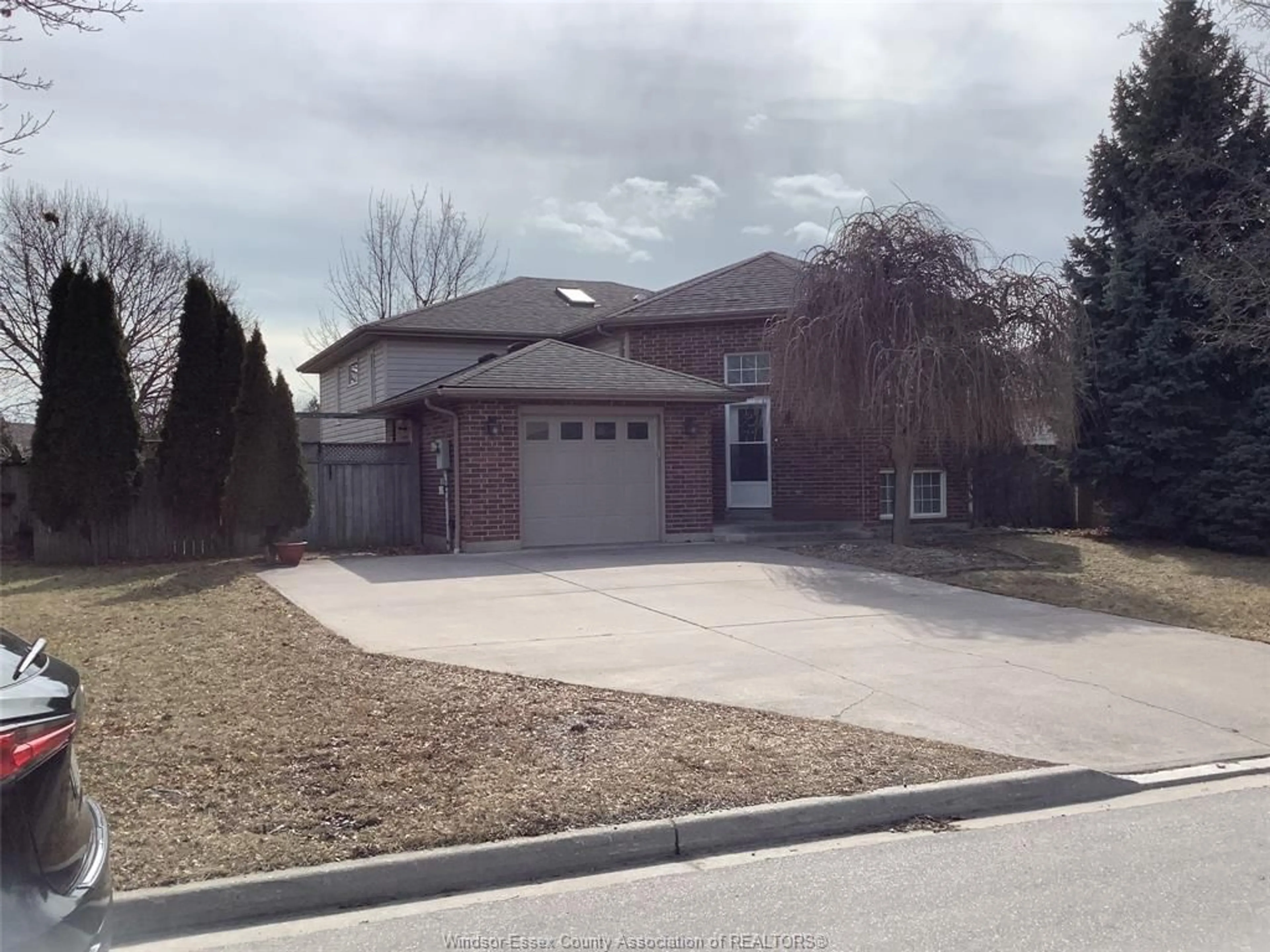 Home with brick exterior material, street for 342 THORN RIDGE Cres, Amherstburg Ontario N9V 3X4