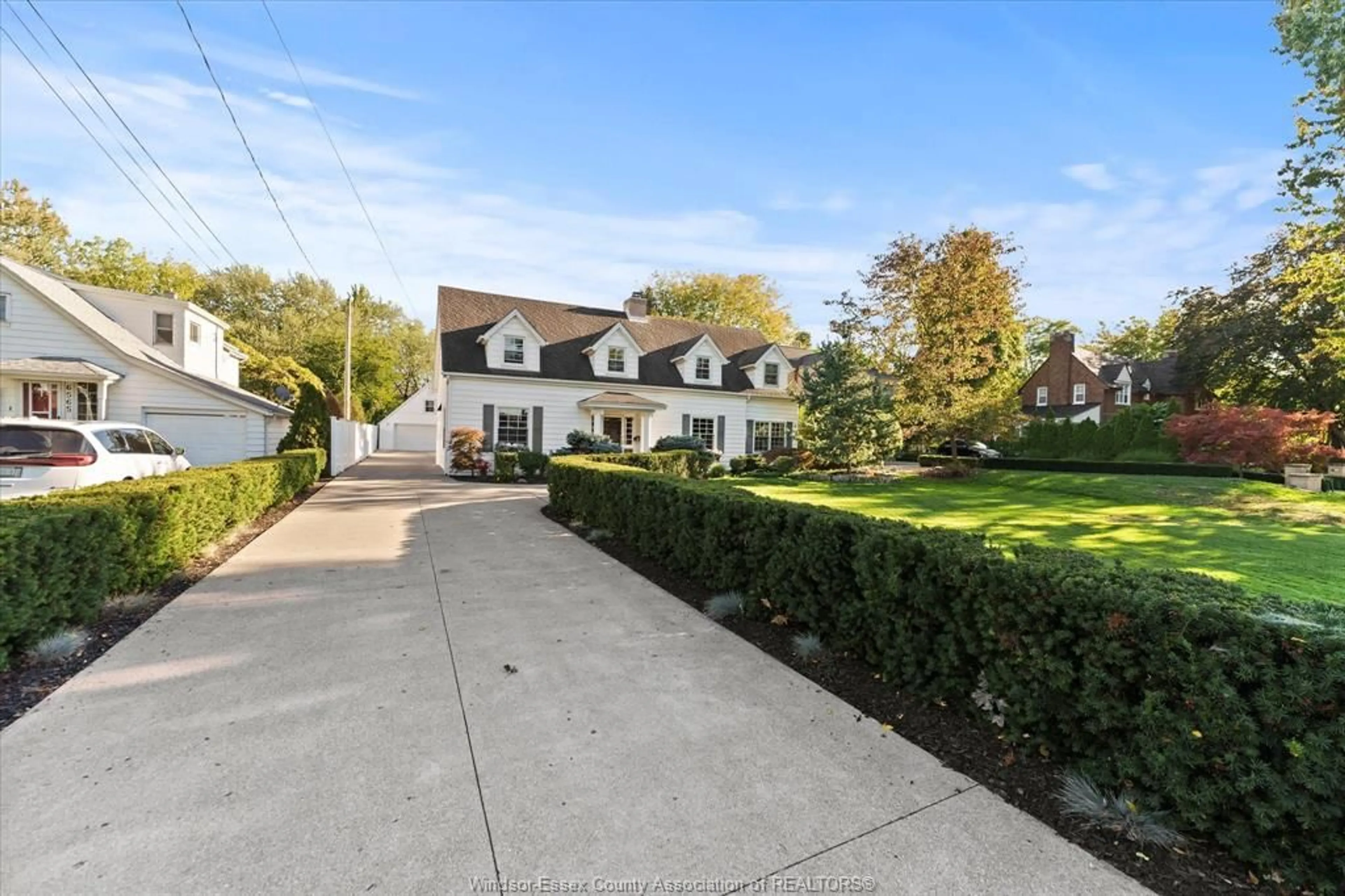 A pic from outside/outdoor area/front of a property/back of a property/a pic from drone, street for 6545 RIVERSIDE Dr, Windsor Ontario N8S 1C1