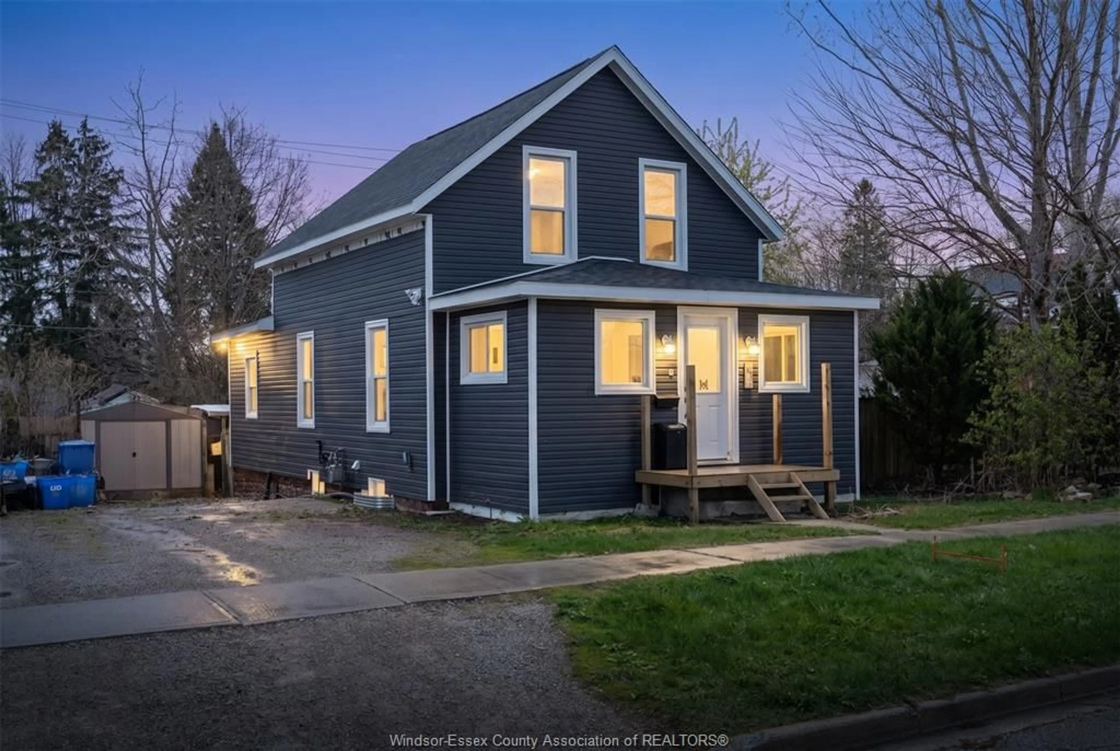 Home with vinyl exterior material, street for 30 ASKEW St, Leamington Ontario N8H 1X7