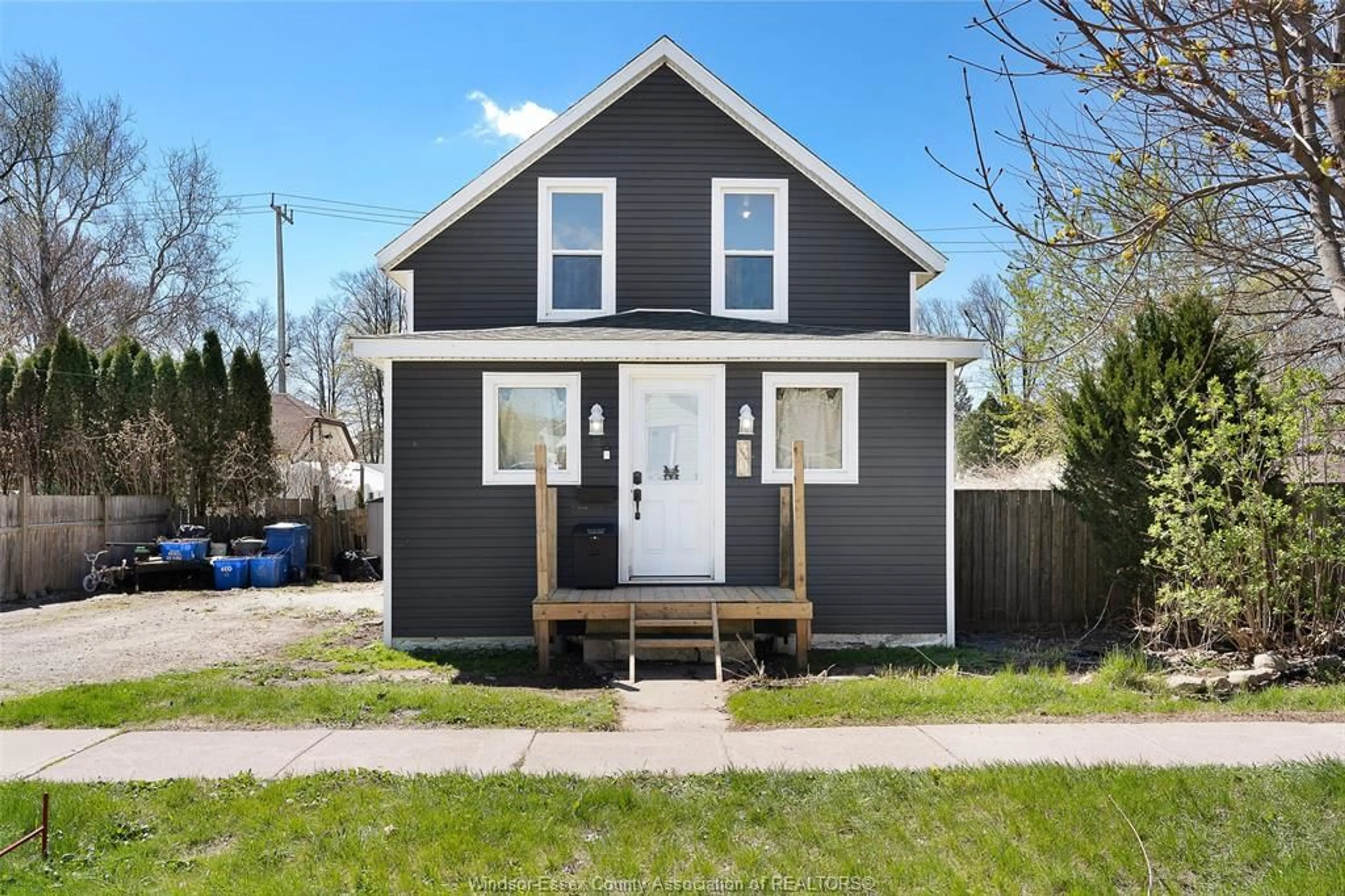 Home with vinyl exterior material, street for 30 ASKEW St, Leamington Ontario N8H 1X7