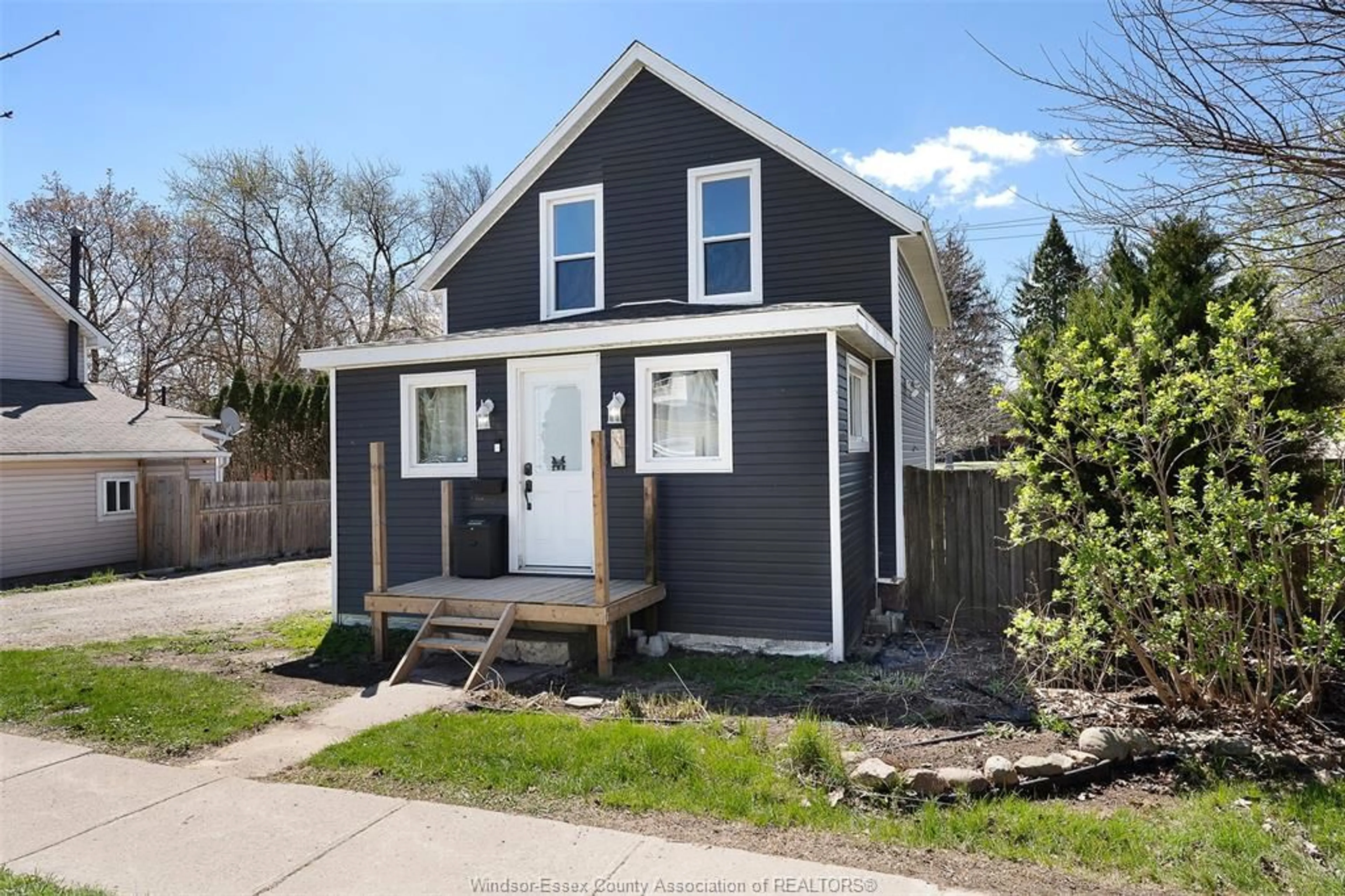 Home with vinyl exterior material, street for 30 ASKEW St, Leamington Ontario N8H 1X7