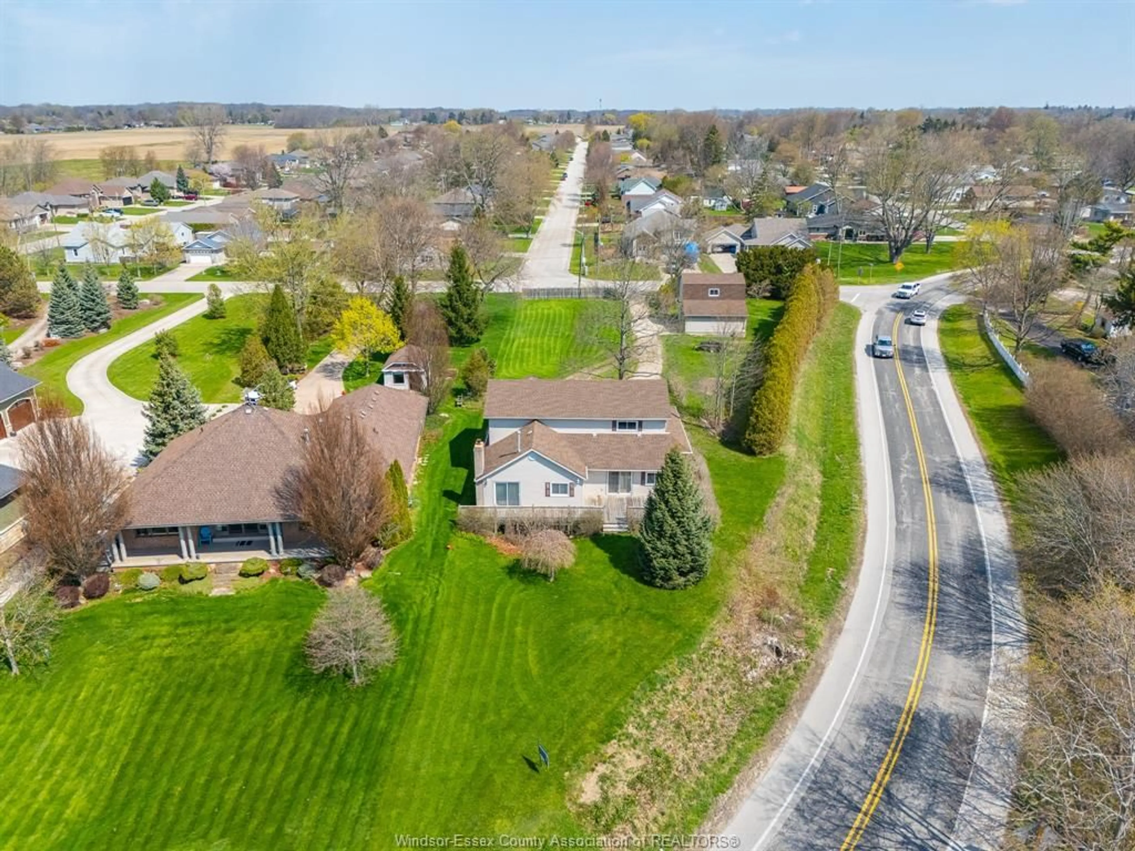 A pic from outside/outdoor area/front of a property/back of a property/a pic from drone, street for 495 LAKE Dr, Kingsville Ontario N9Y 3S6