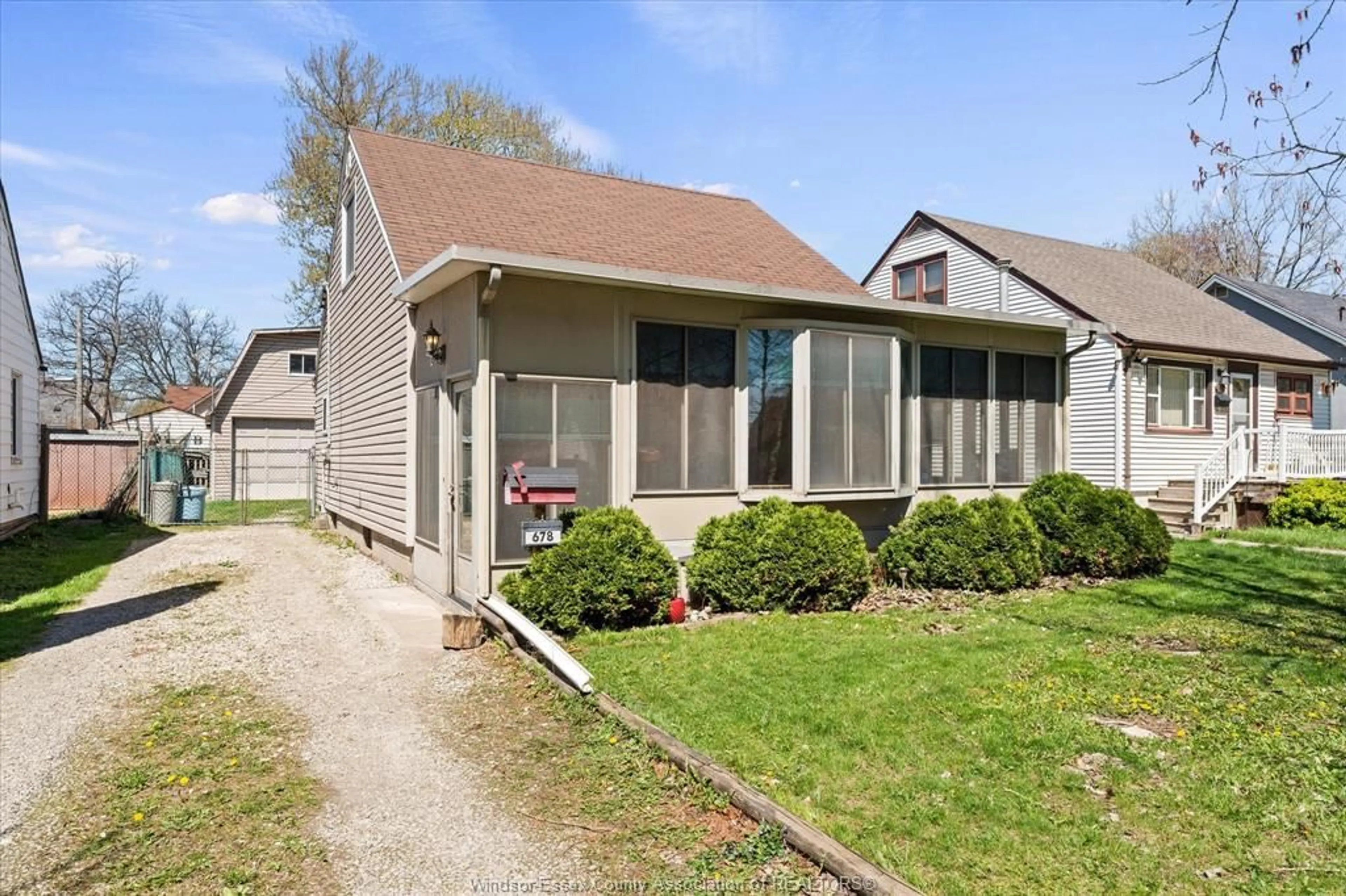 Home with vinyl exterior material, street for 678 CAPITOL St, Windsor Ontario N8X 3G1