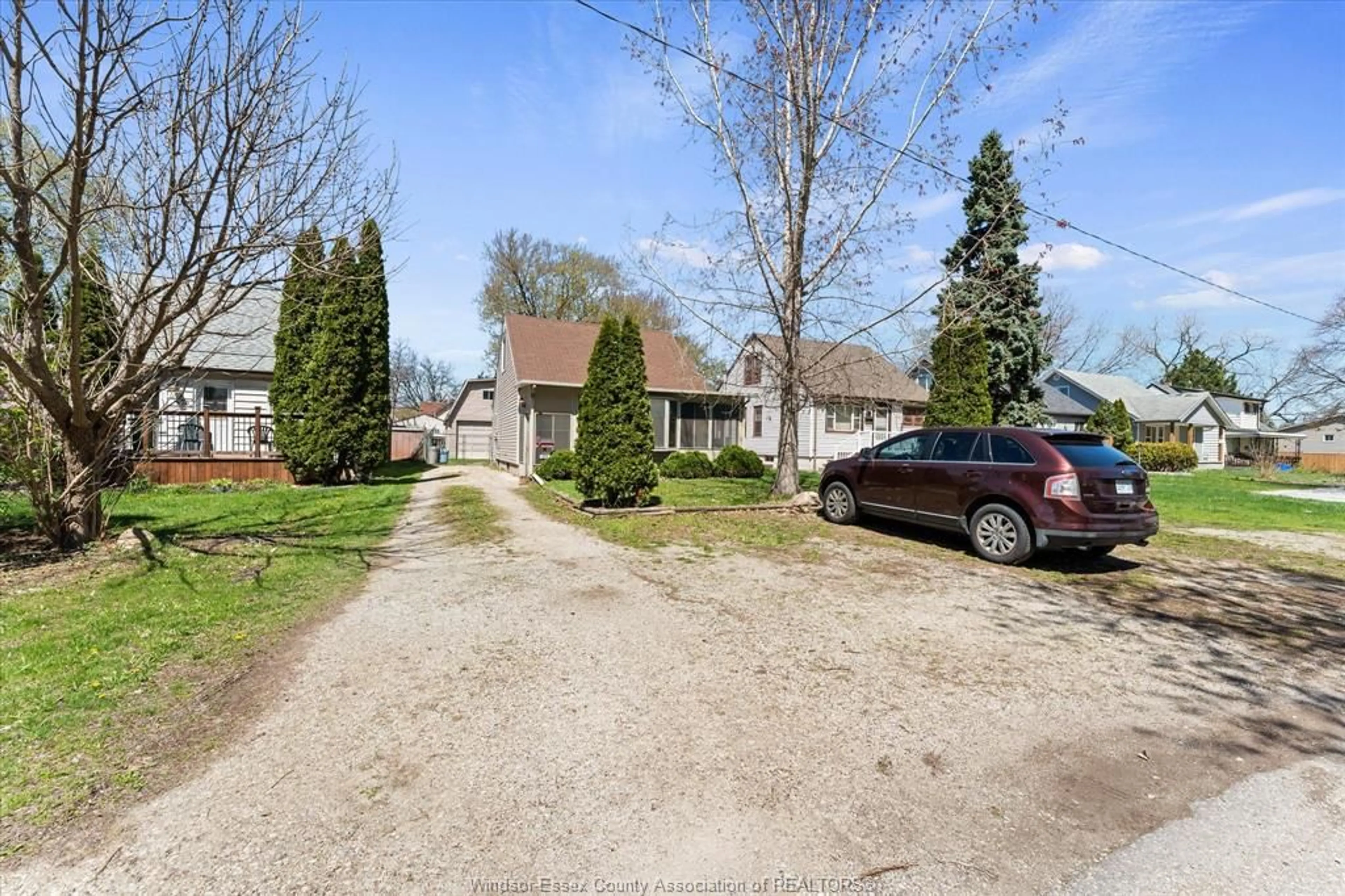 A pic from outside/outdoor area/front of a property/back of a property/a pic from drone, street for 678 CAPITOL St, Windsor Ontario N8X 3G1