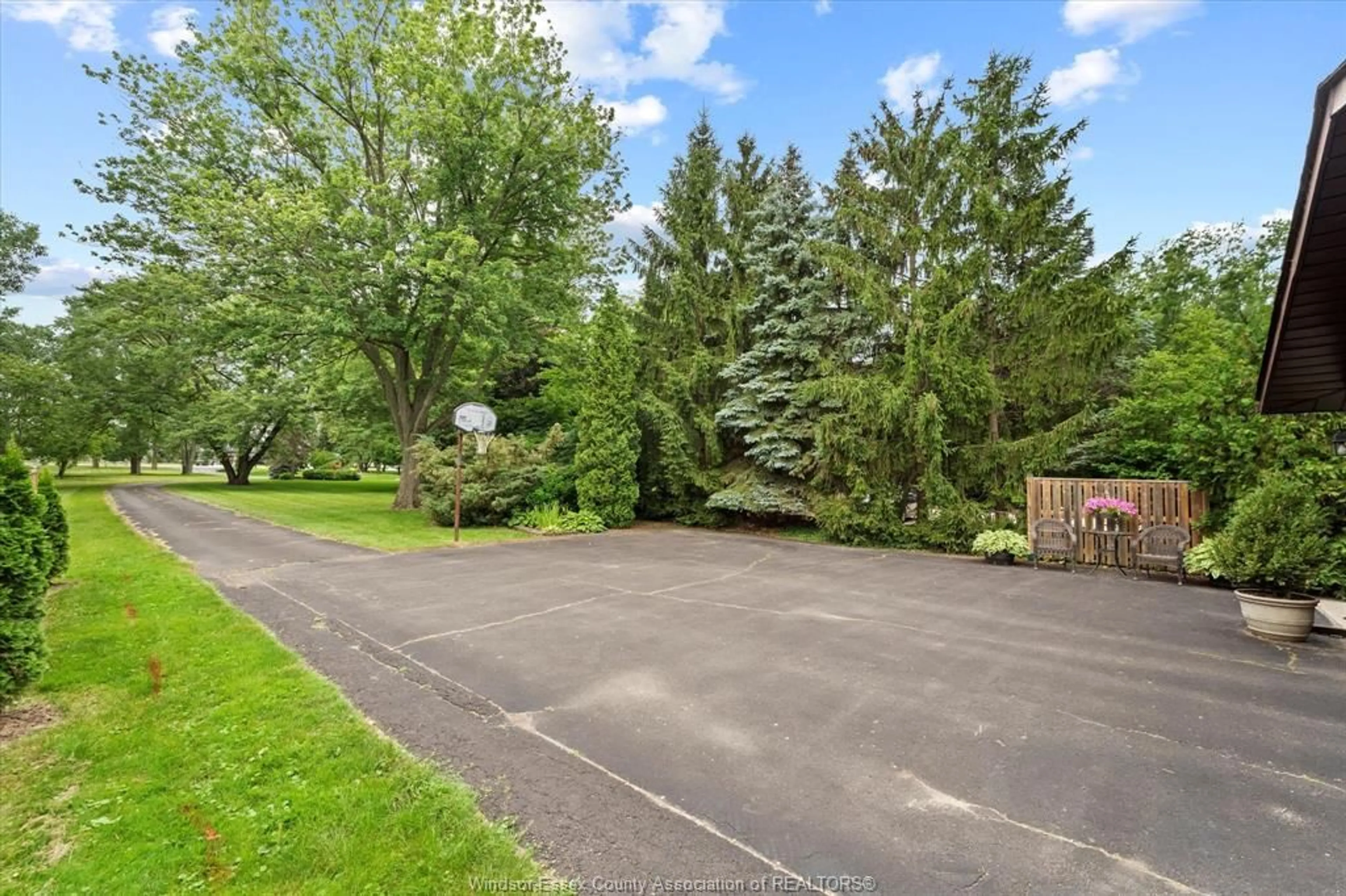 A pic from outside/outdoor area/front of a property/back of a property/a pic from drone, unknown for 696 Old Tecumseh Rd, Lakeshore Ontario N0R 1A0