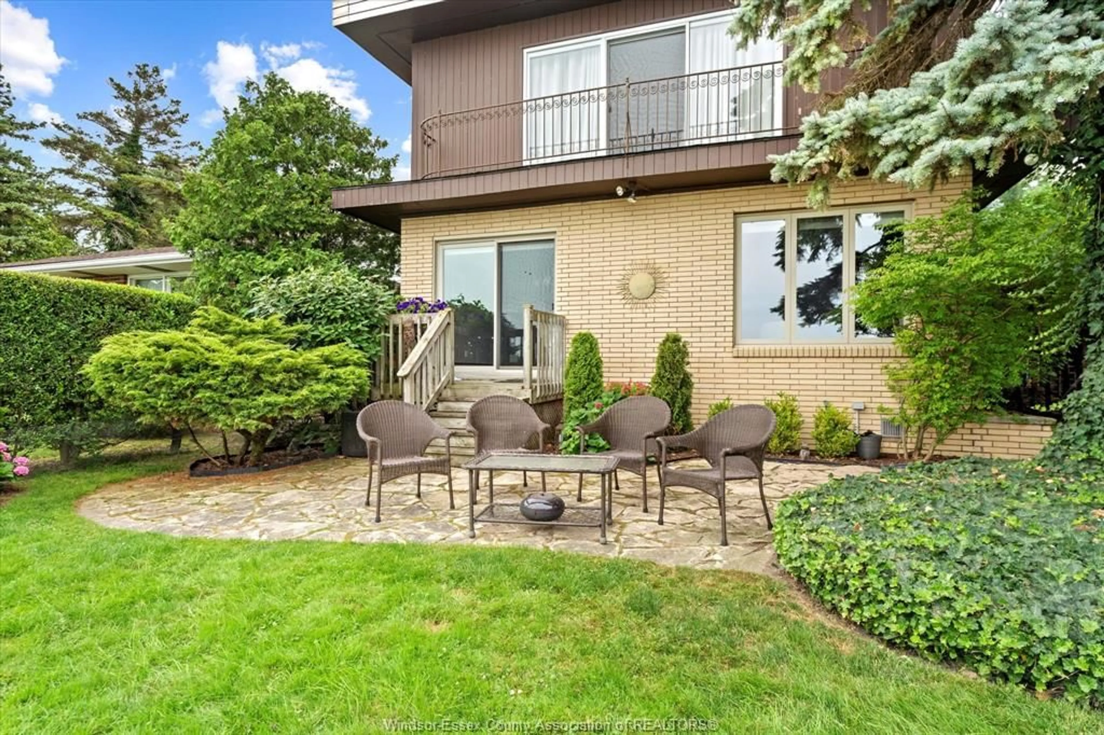 Patio, street for 696 Old Tecumseh Rd, Lakeshore Ontario N0R 1A0