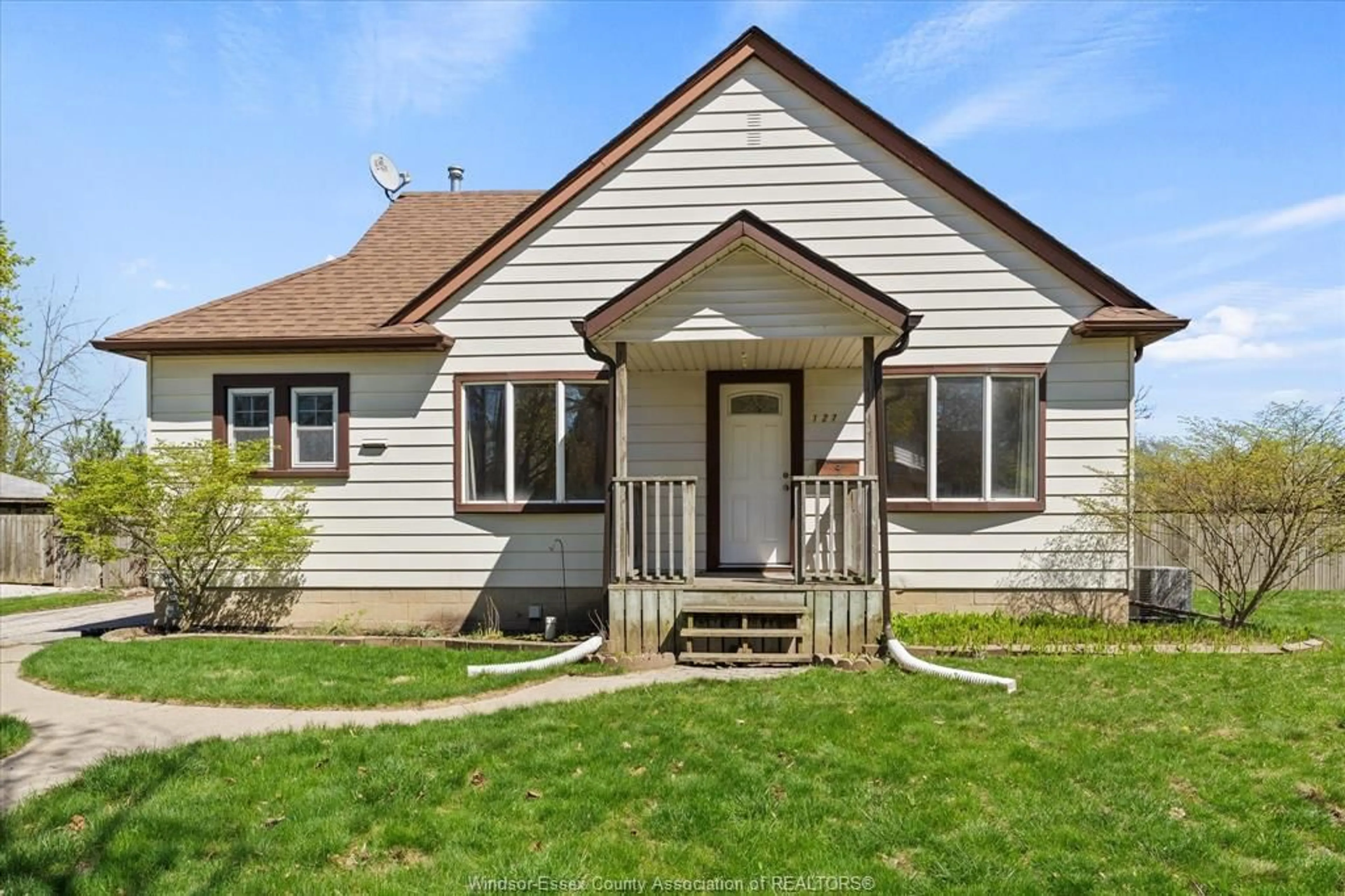 Home with vinyl exterior material, street for 127 BALACLAVA St, Amherstburg Ontario N9V 2G7