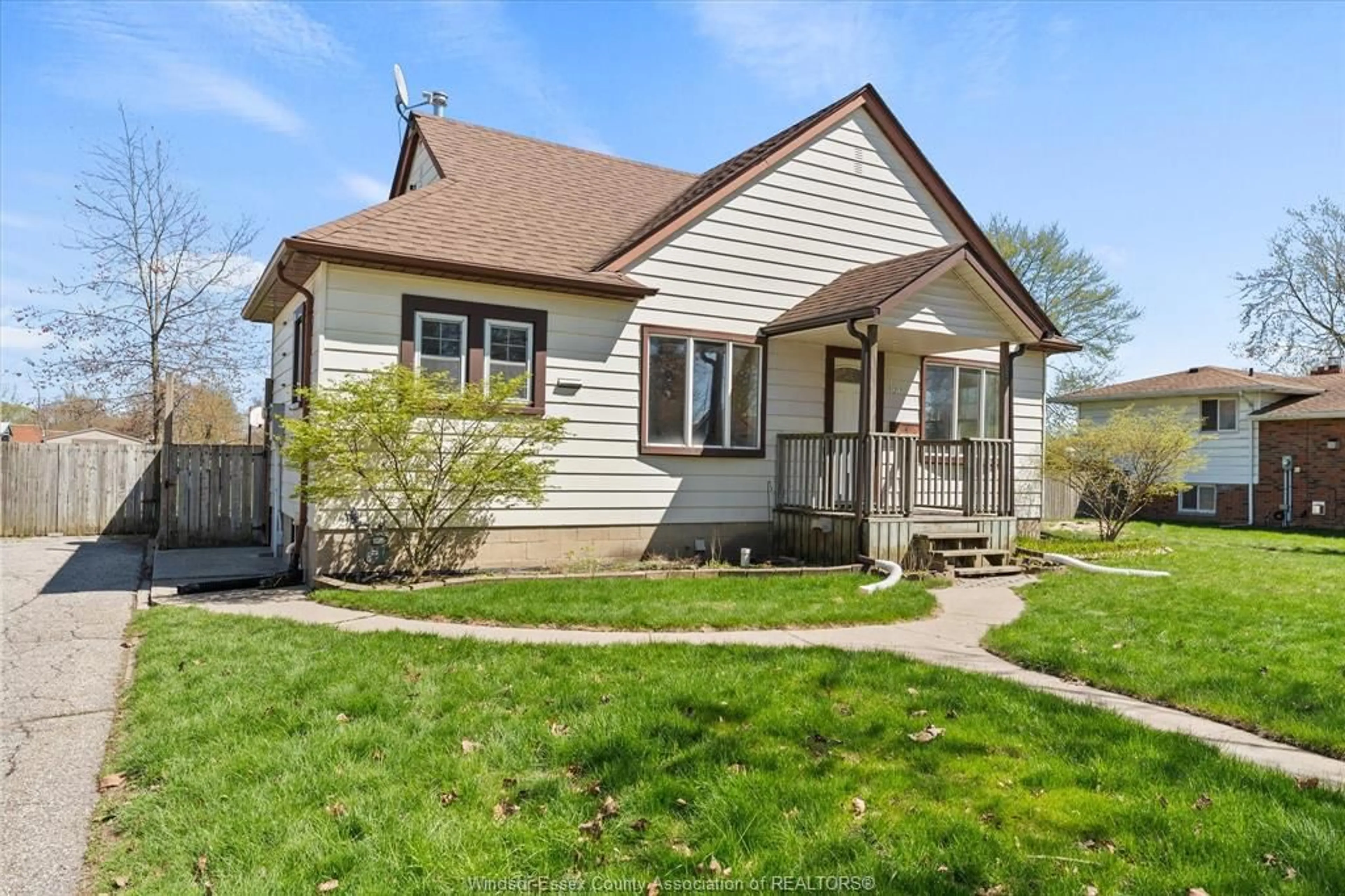 Home with vinyl exterior material, street for 127 BALACLAVA St, Amherstburg Ontario N9V 2G7