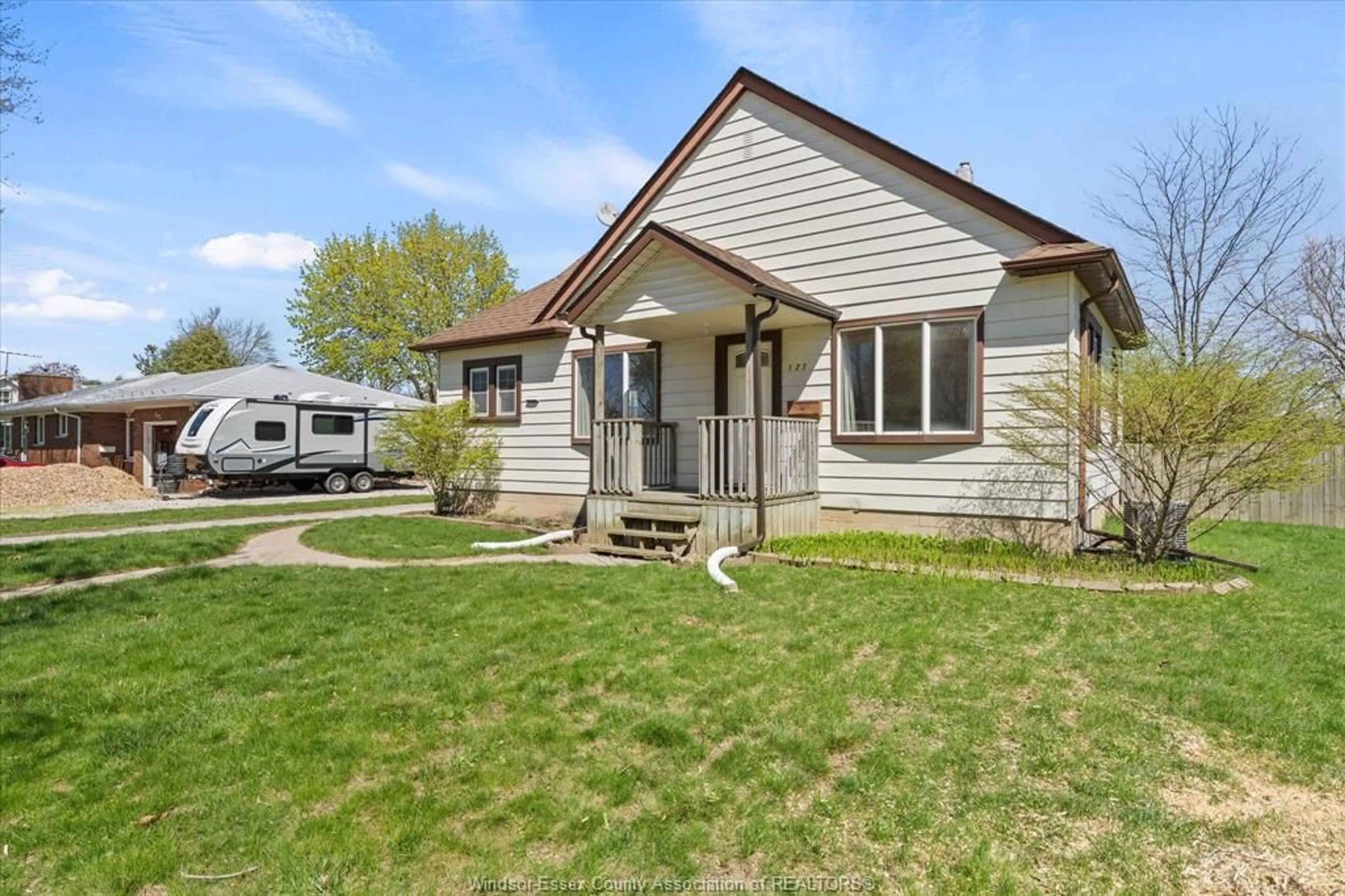 Home with vinyl exterior material, street for 127 BALACLAVA St, Amherstburg Ontario N9V 2G7