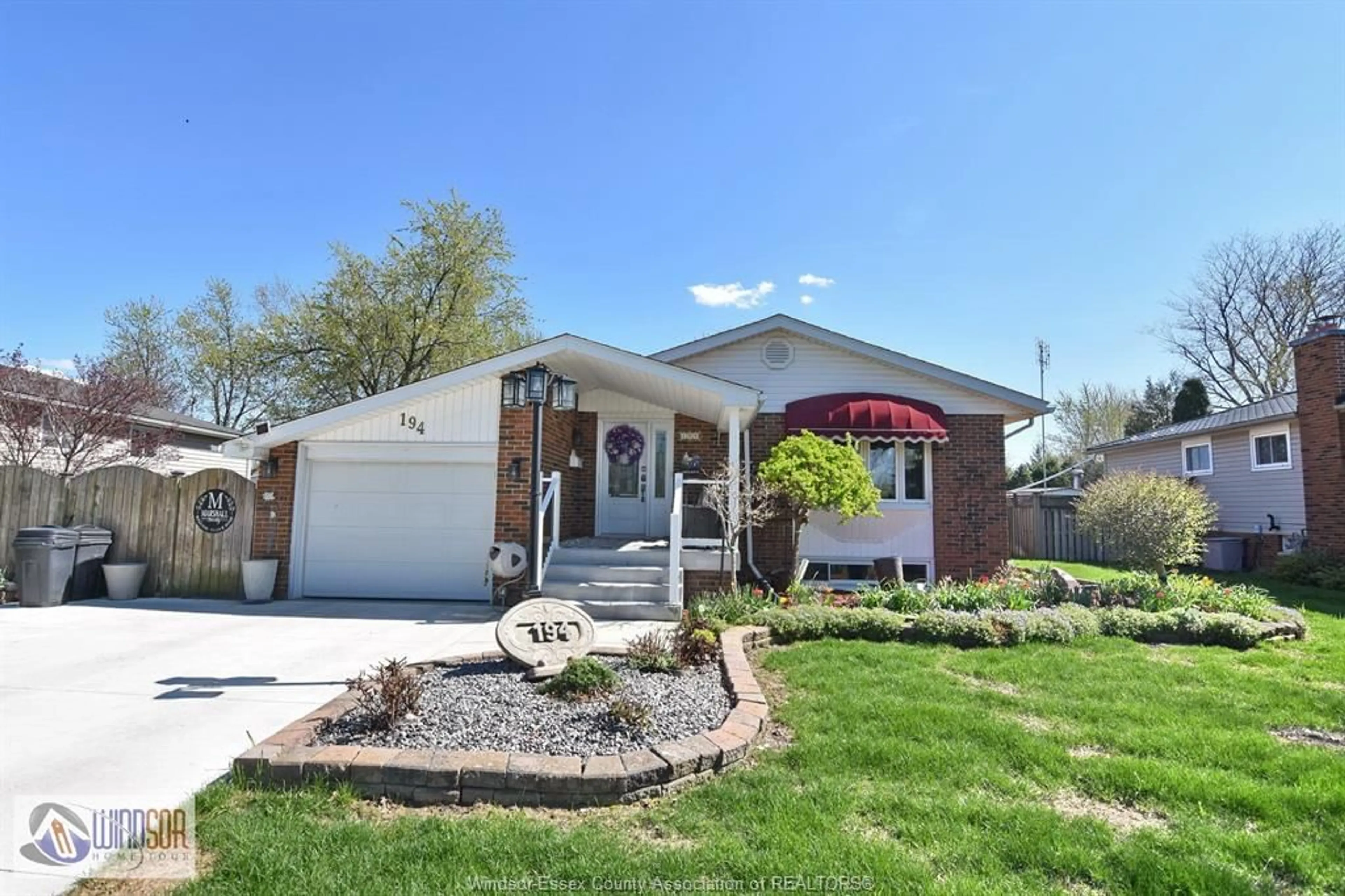 Home with vinyl exterior material, street for 194 BRIEN Ave, Essex Ontario N8M 2P6