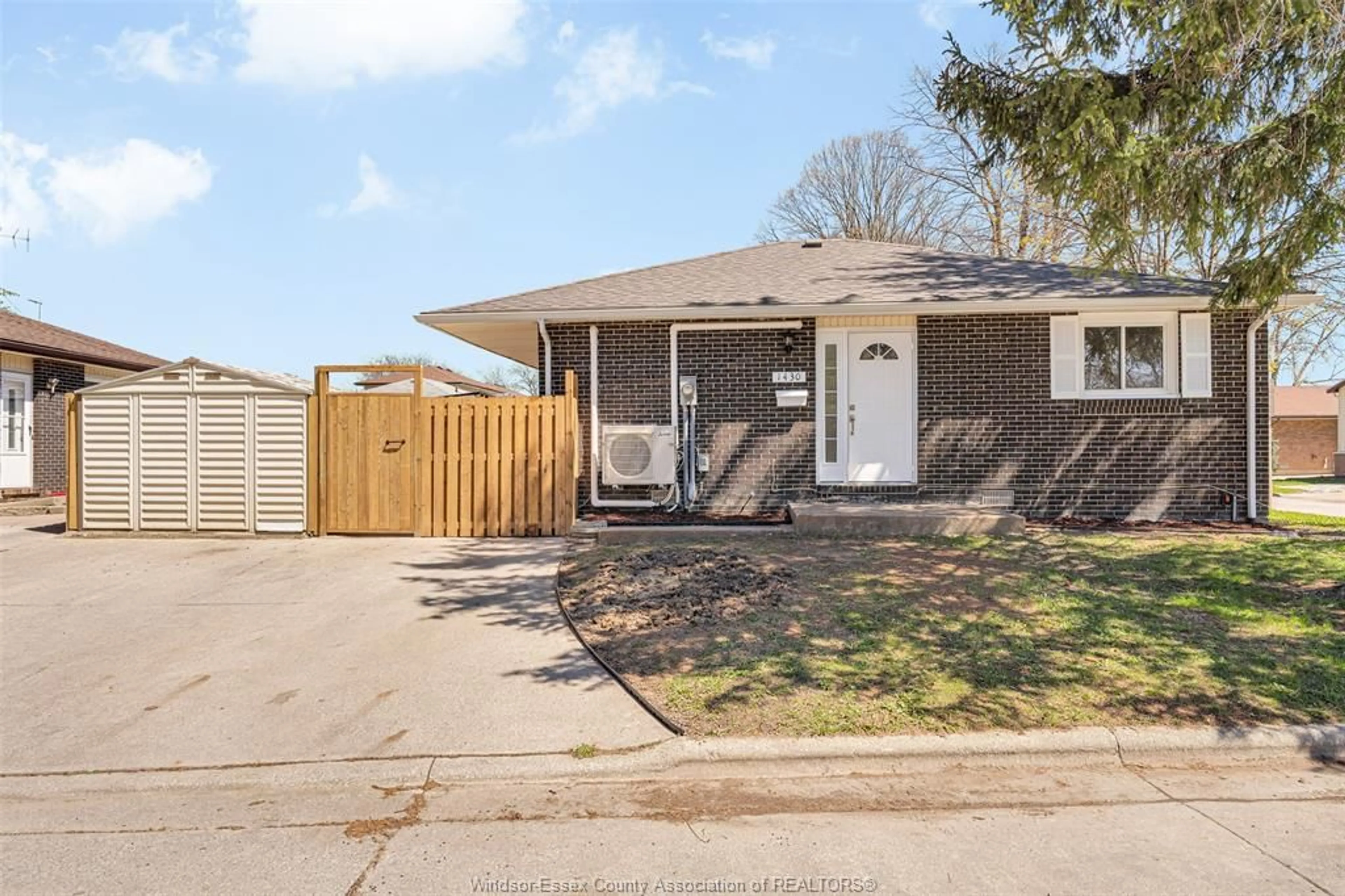 A pic from outside/outdoor area/front of a property/back of a property/a pic from drone, street for 1430 BAYSWATER, Windsor Ontario N8S 4L8