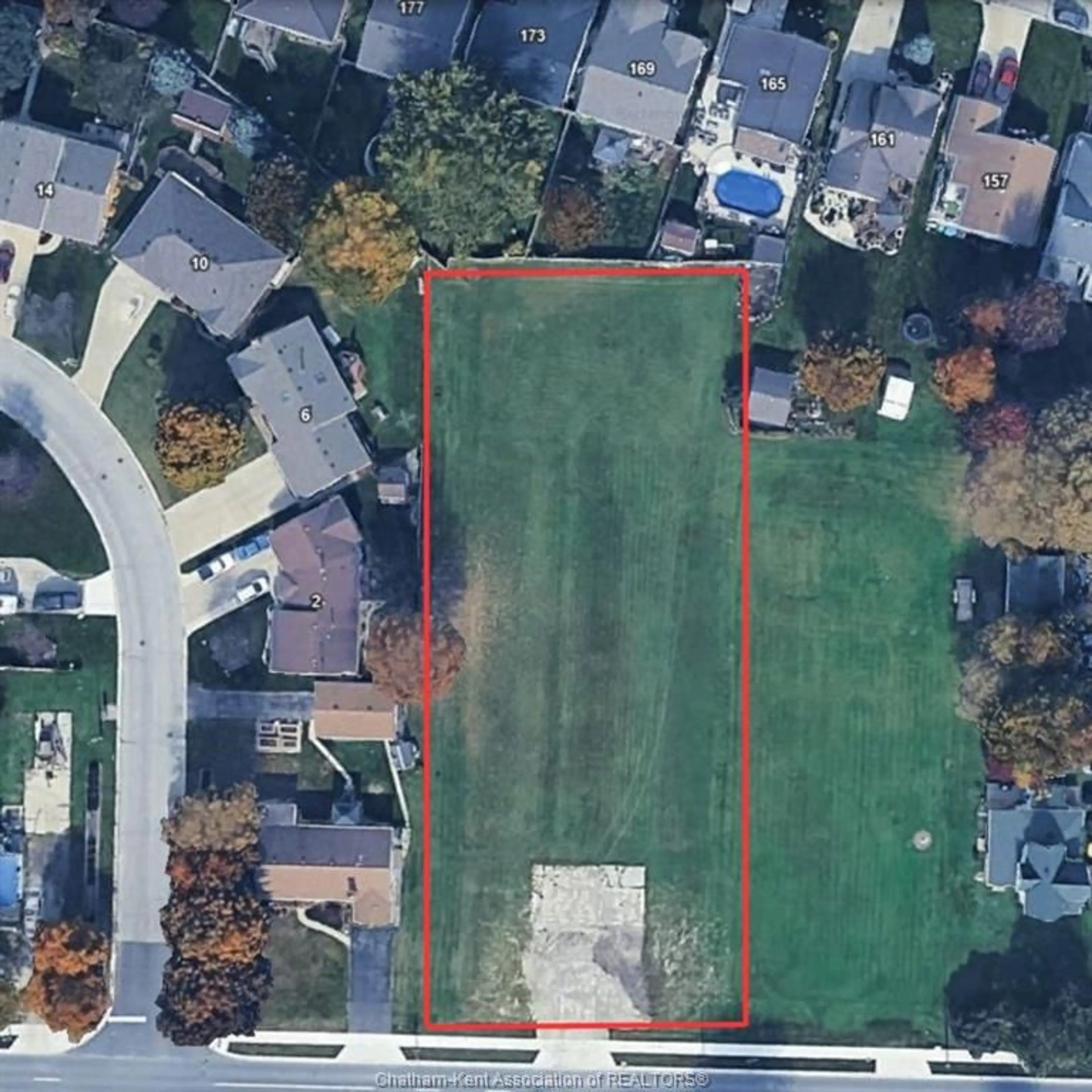 A pic from outside/outdoor area/front of a property/back of a property/a pic from drone, street for 1814 DUFFERIN Ave, Wallaceburg Ontario N8A 2X6