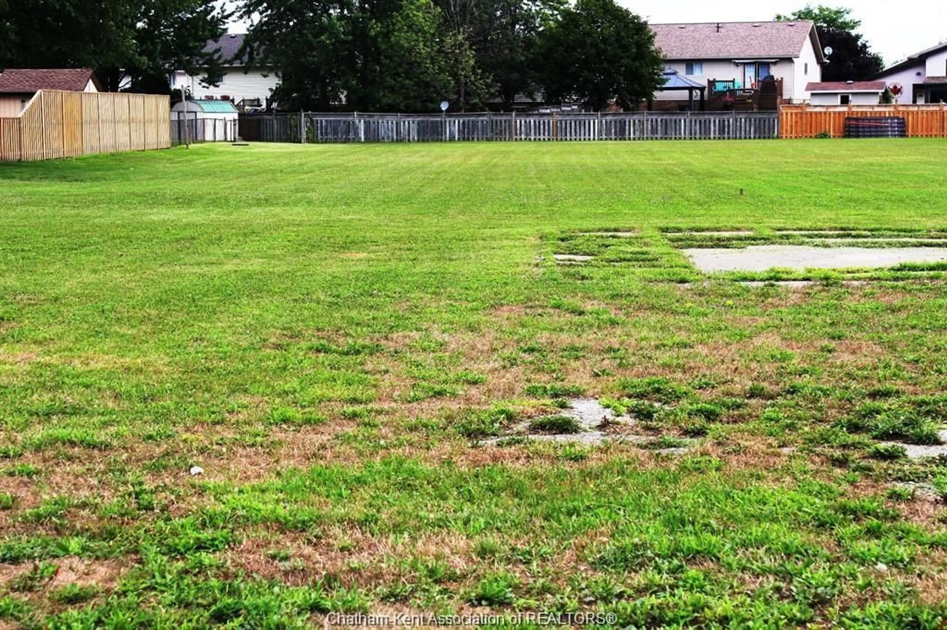 Unknown for 1814 DUFFERIN Ave, Wallaceburg Ontario N8A 2X6