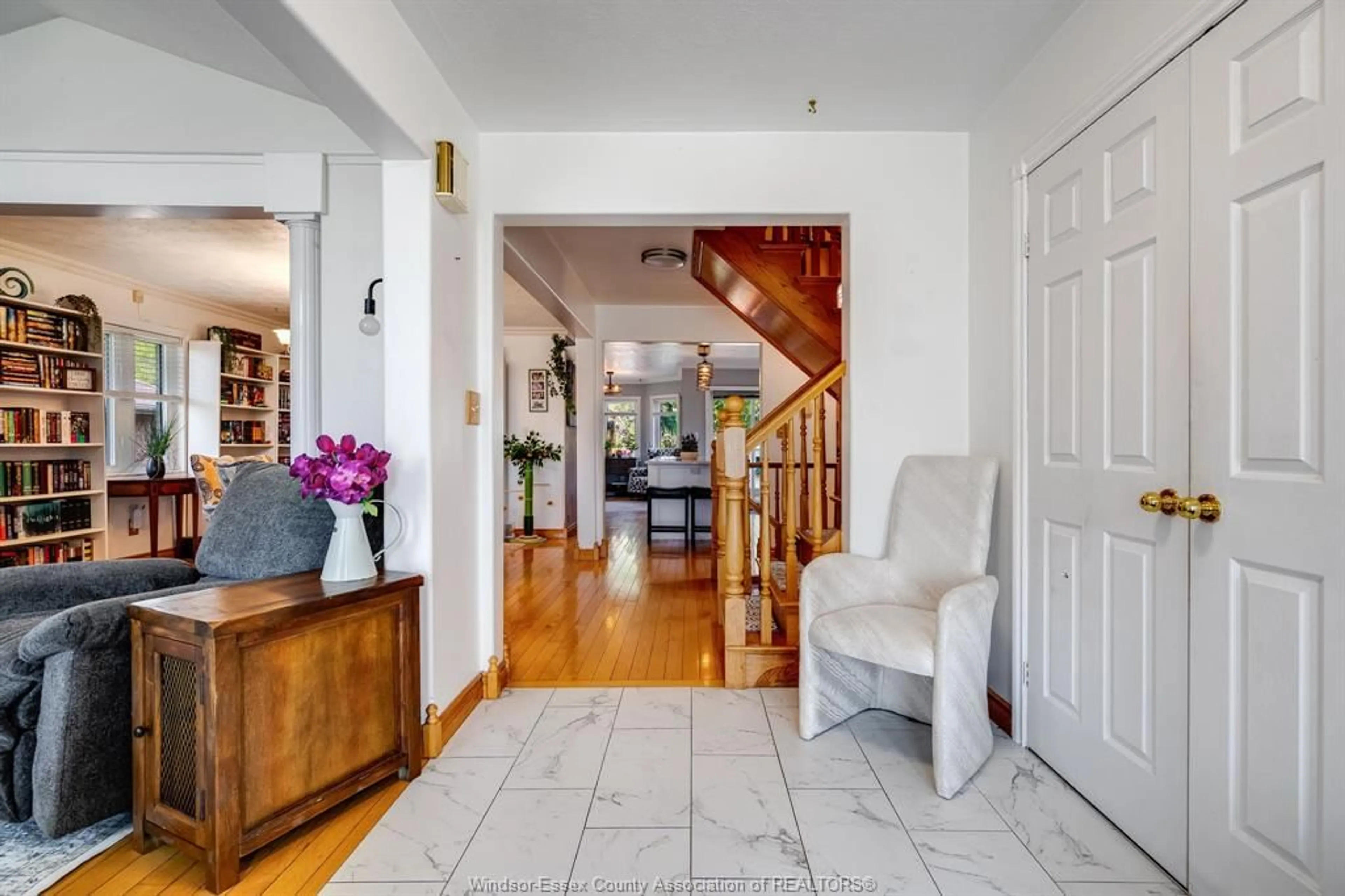 Indoor foyer for 45 Orangewood Blvd, Chatham Ontario N7L 5H1