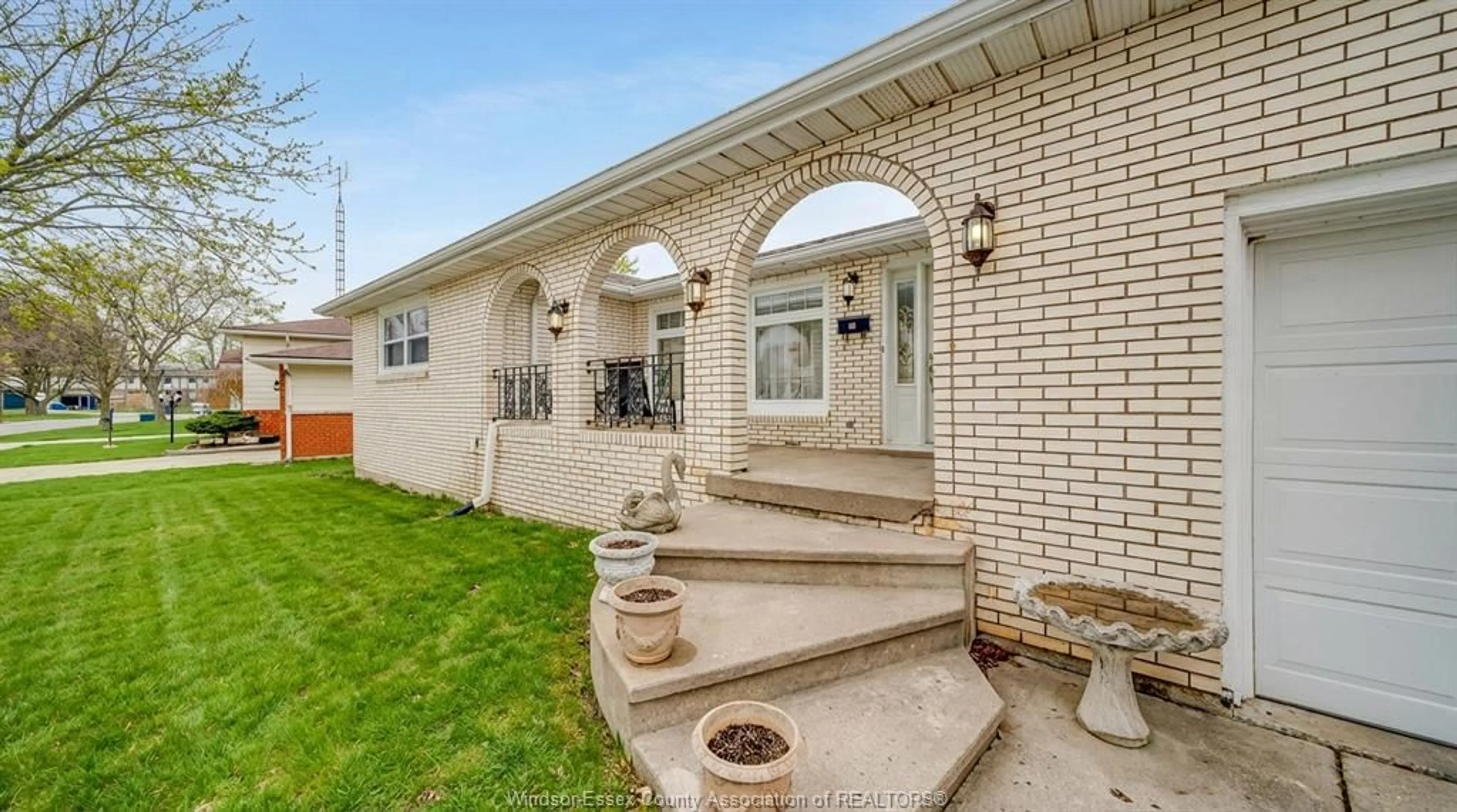 Patio, street for 12 BENNIE Ave, Leamington Ontario N84 4L3