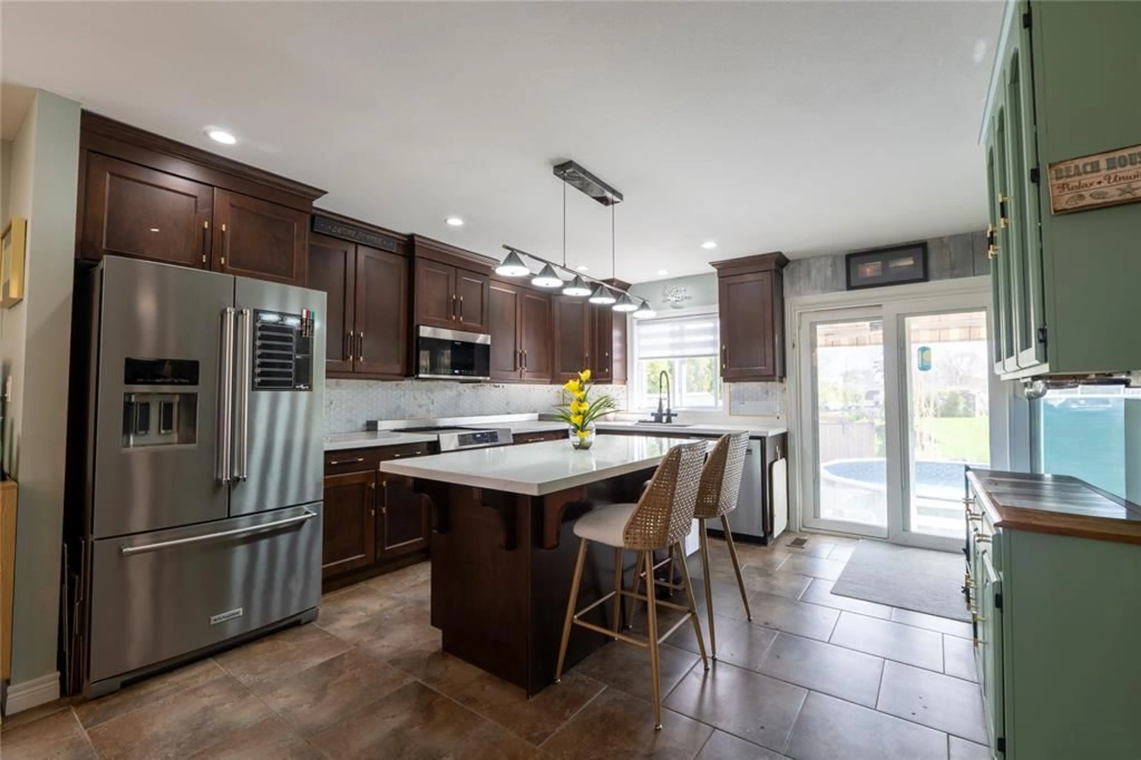 Open concept kitchen, ceramic/tile floor for 422 Murray St, St Clair Ontario N0N 1G0