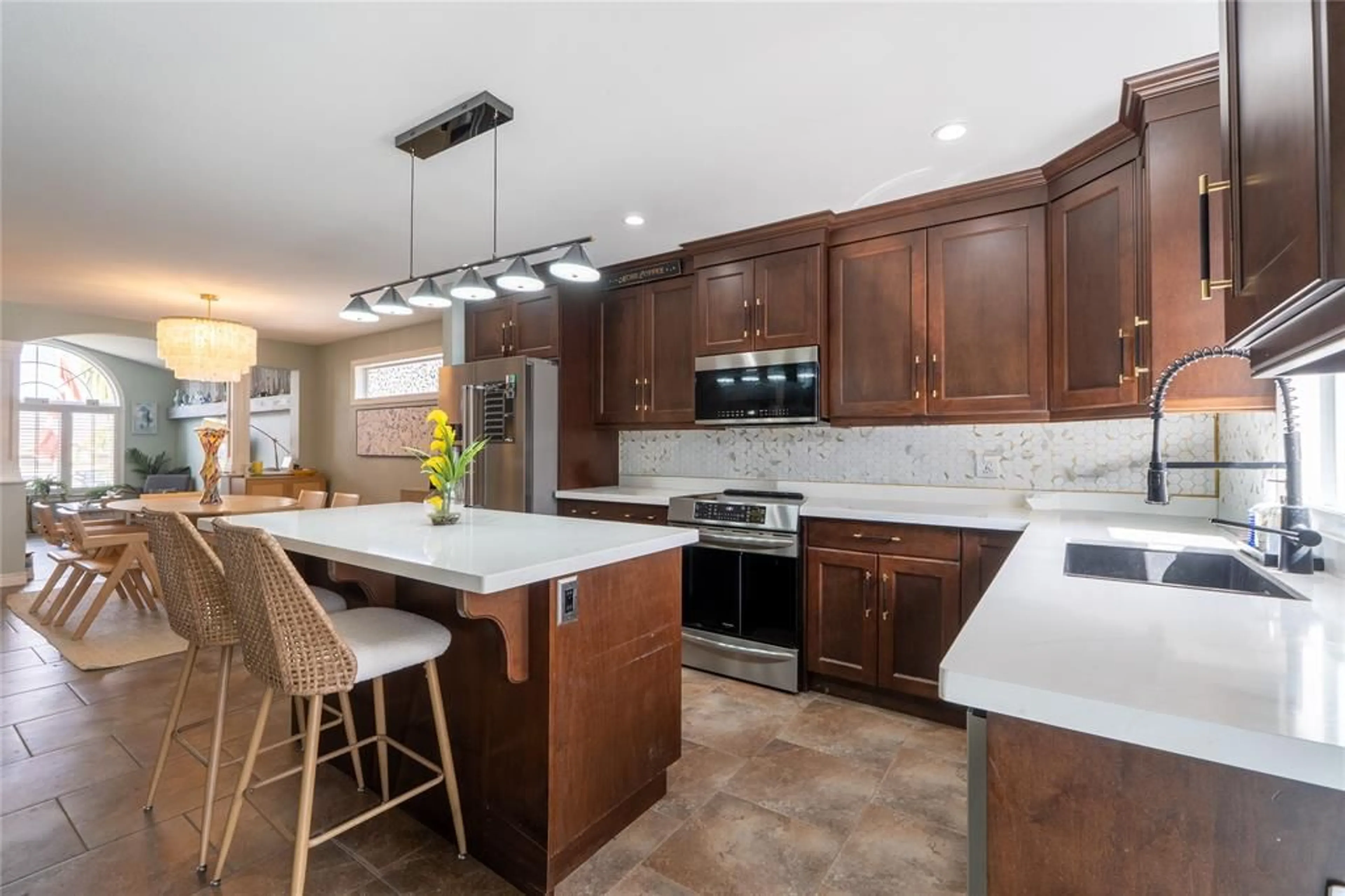 Open concept kitchen, ceramic/tile floor for 422 Murray St, St Clair Ontario N0N 1G0