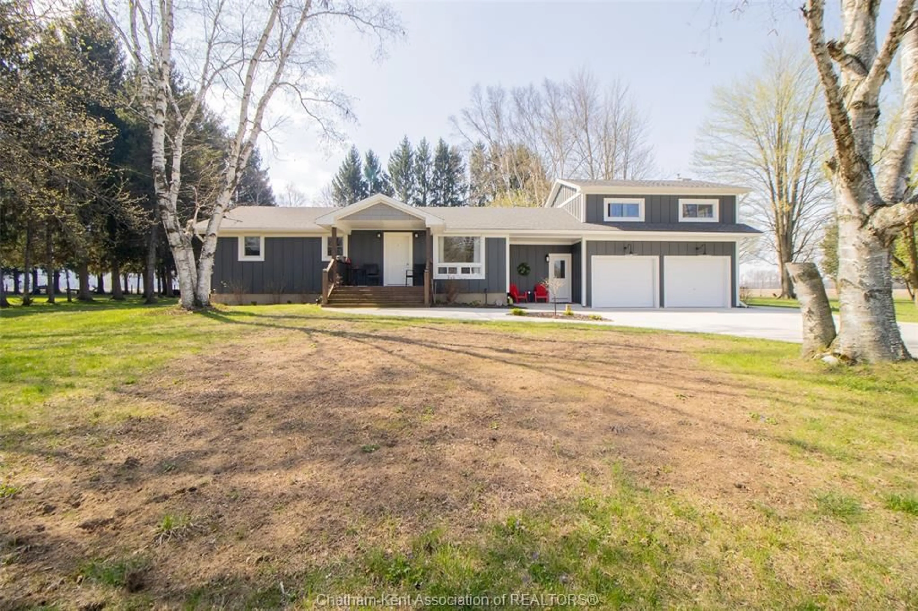 Home with vinyl exterior material, street for 15198 ST. IGNATIUS Line, Bothwell Ontario N0P 1C0