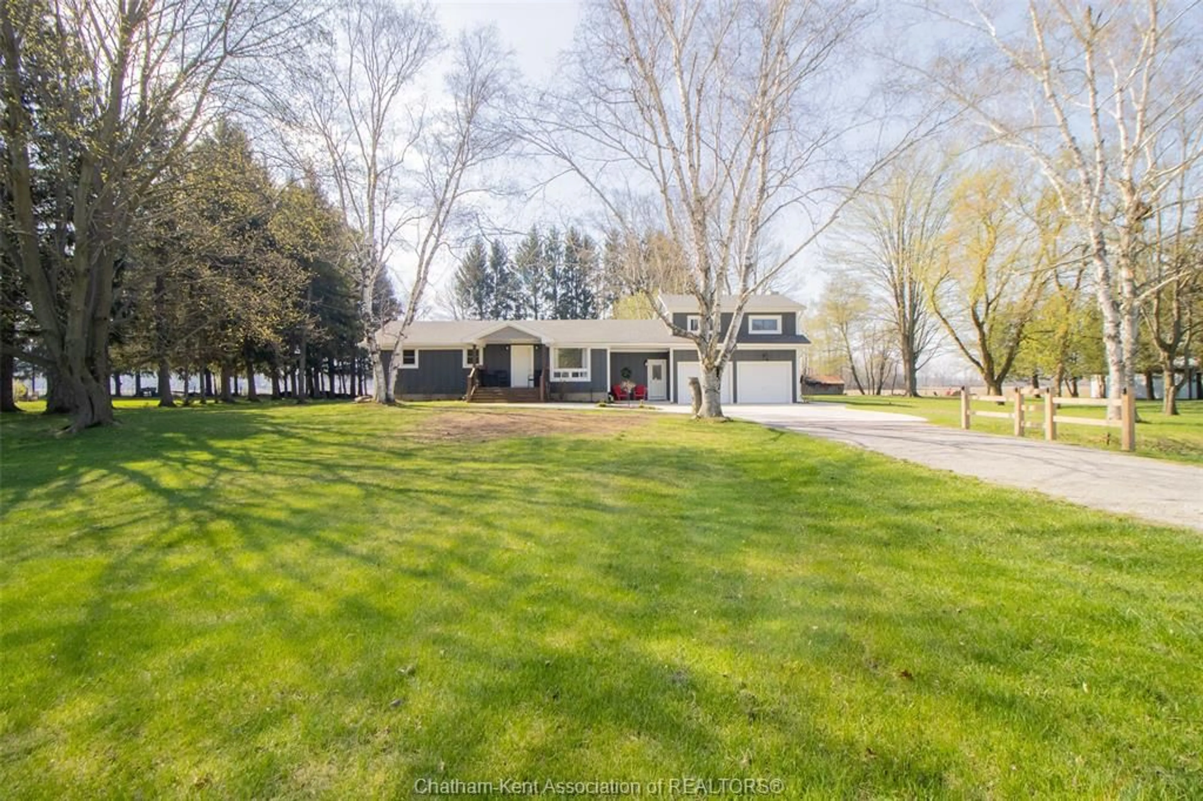 A pic from outside/outdoor area/front of a property/back of a property/a pic from drone, street for 15198 ST. IGNATIUS Line, Bothwell Ontario N0P 1C0