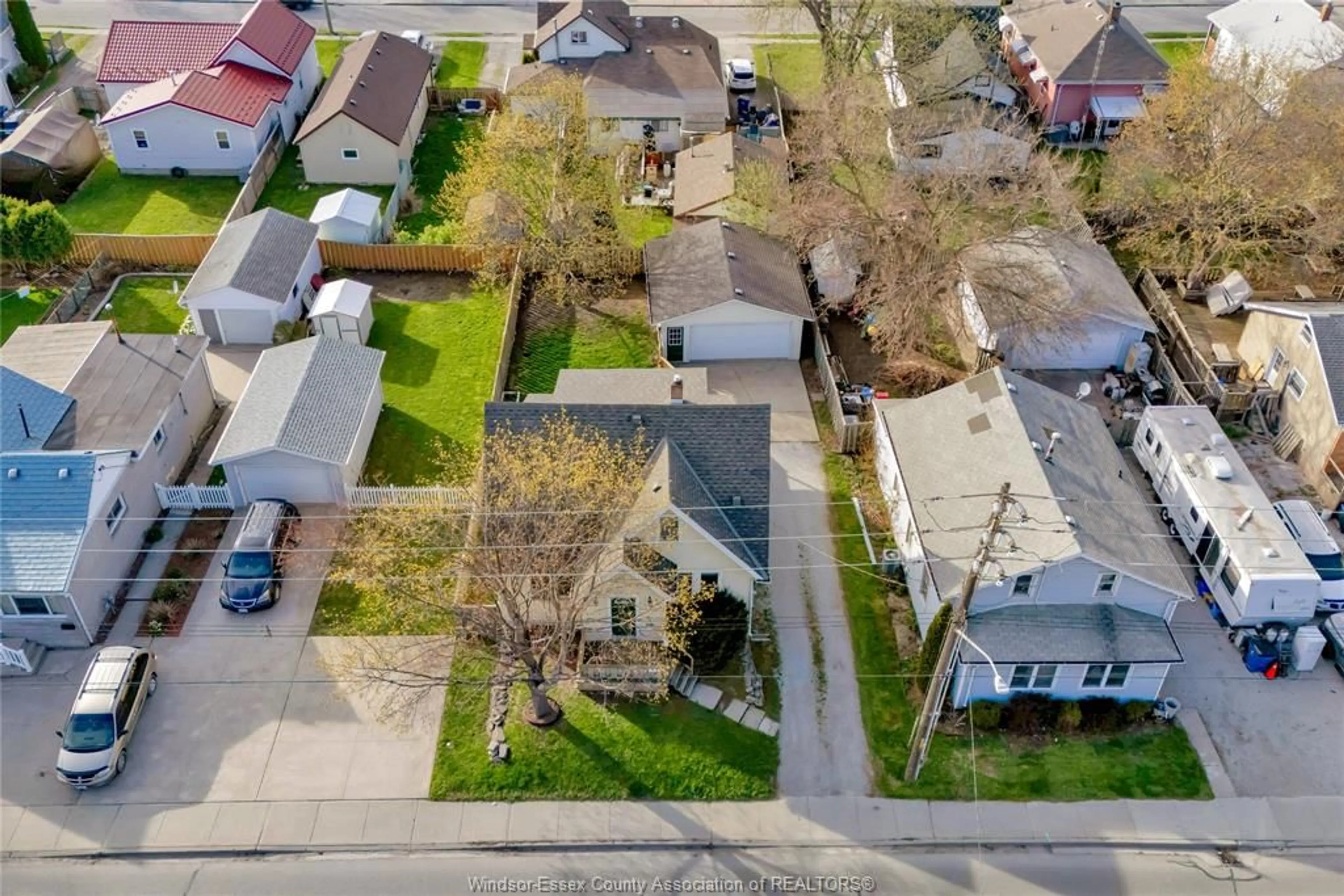 A pic from outside/outdoor area/front of a property/back of a property/a pic from drone, street for 77 Park Avenue West, Chatham Ontario N7M 1V8
