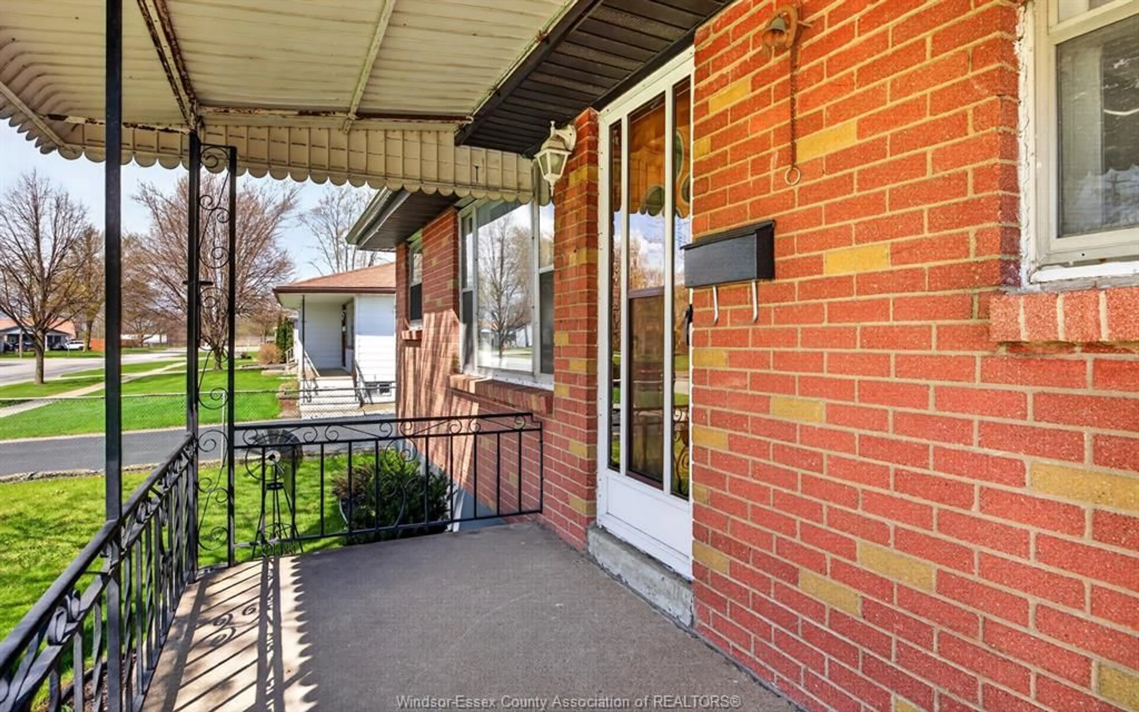 Patio, street for 39 VICTORIA, Amherstburg Ontario N8V 2X7