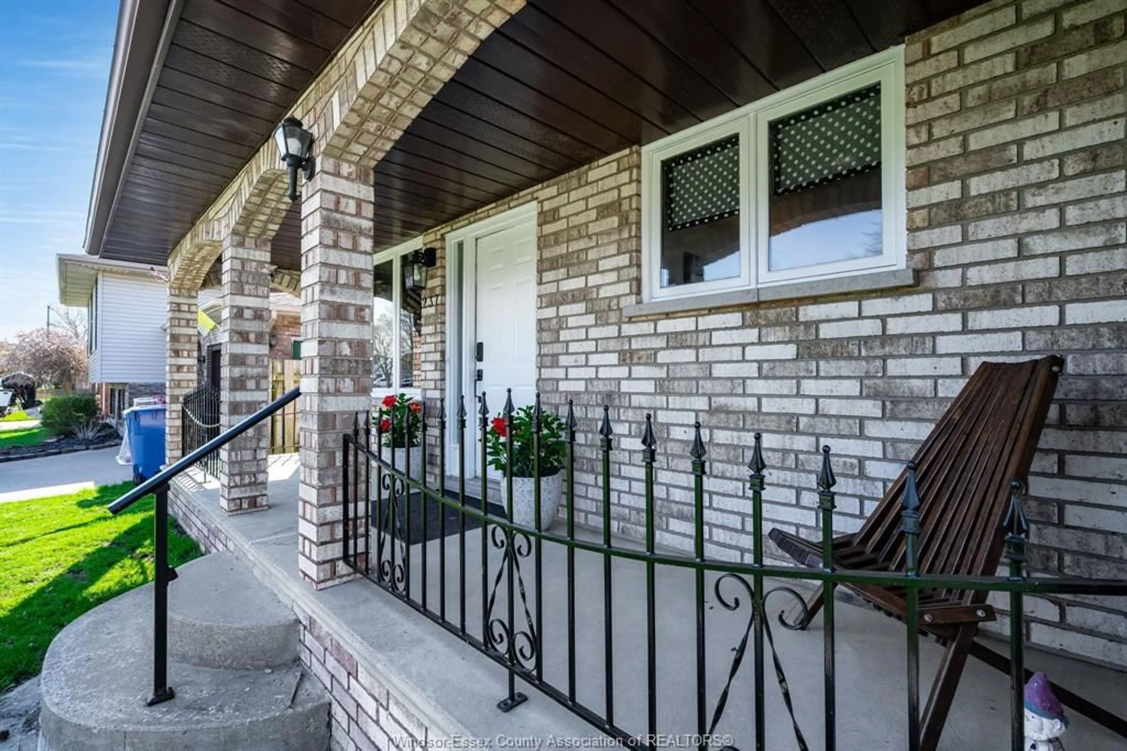 Home with brick exterior material, street for 237 Murray St, Kingsville Ontario N9Y 3R7