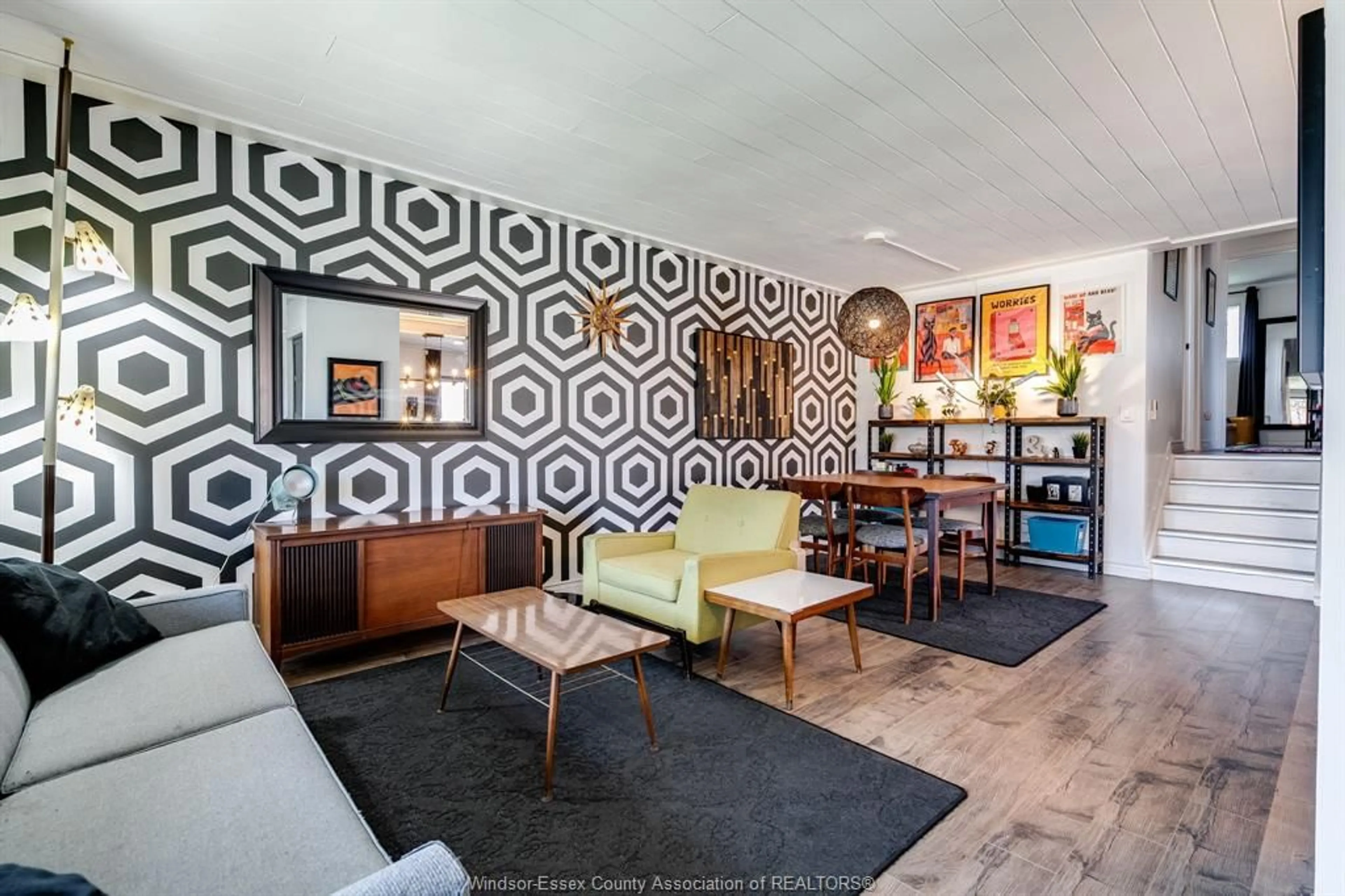 Lobby for 237 Murray St, Kingsville Ontario N9Y 3R7