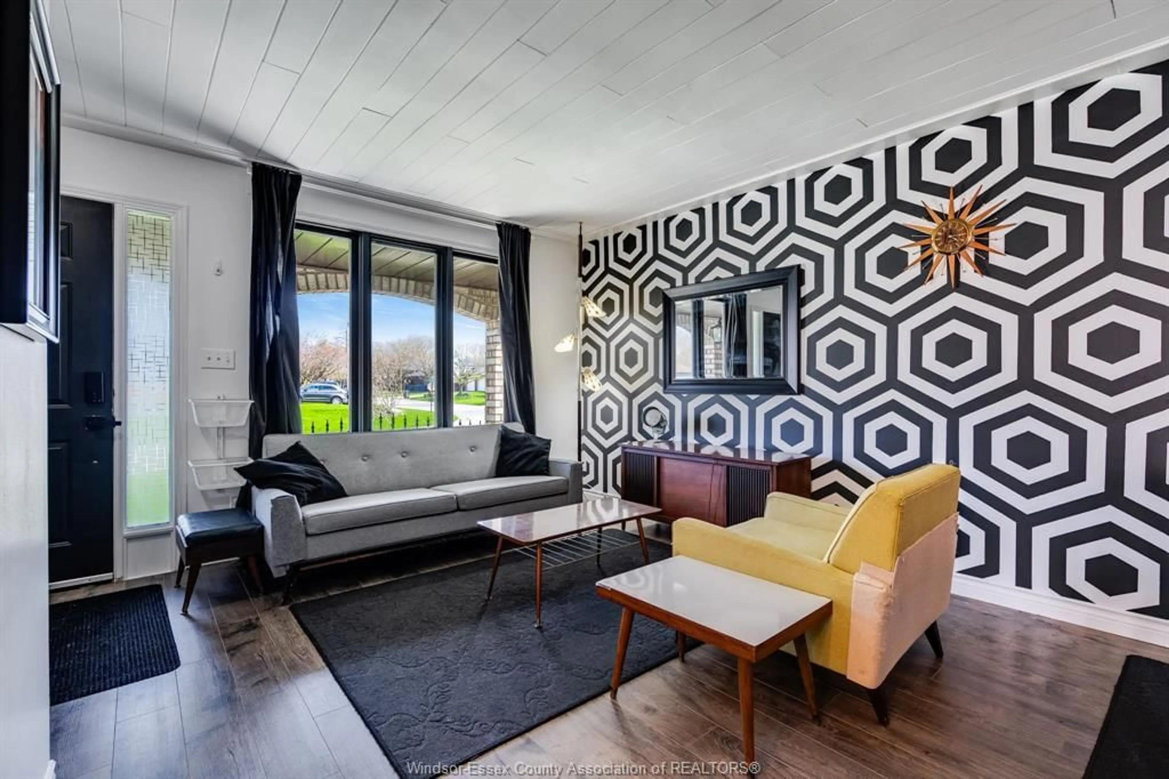 Lobby for 237 Murray St, Kingsville Ontario N9Y 3R7