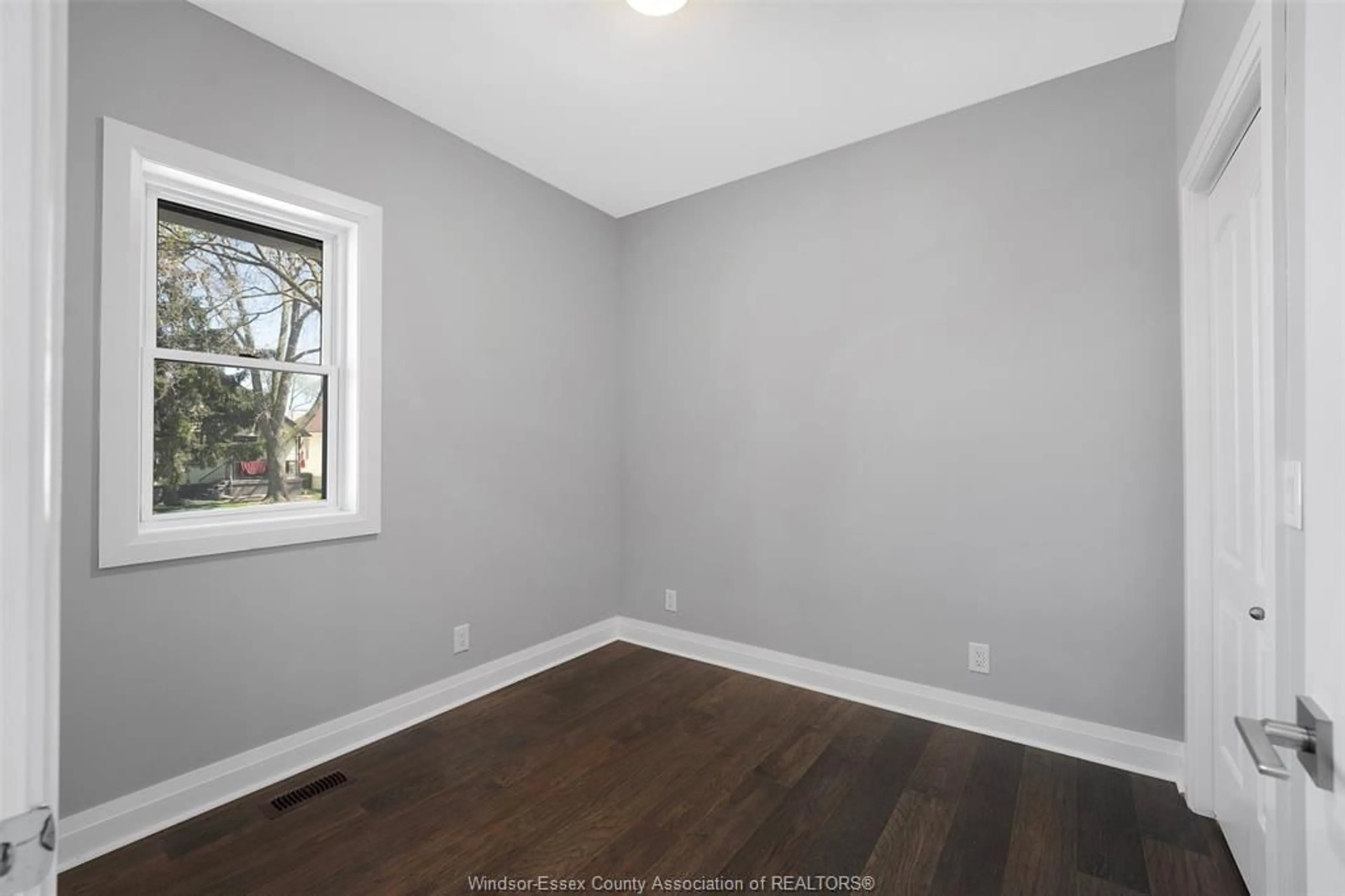 A pic of a room for 1059 ELSMERE Ave, Windsor Ontario N9A 2B1