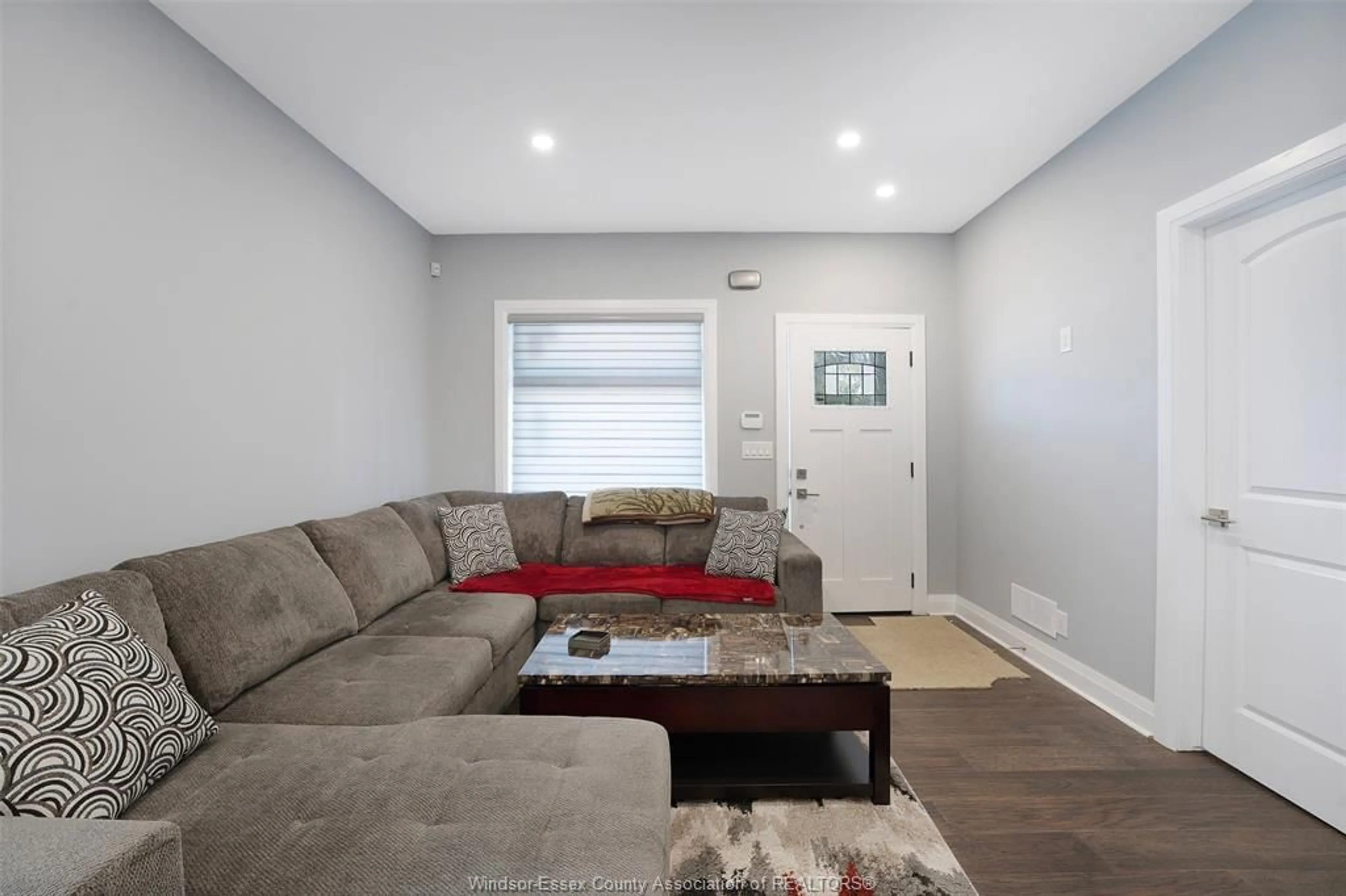 Living room with furniture, unknown for 1059 ELSMERE Ave, Windsor Ontario N9A 2B1