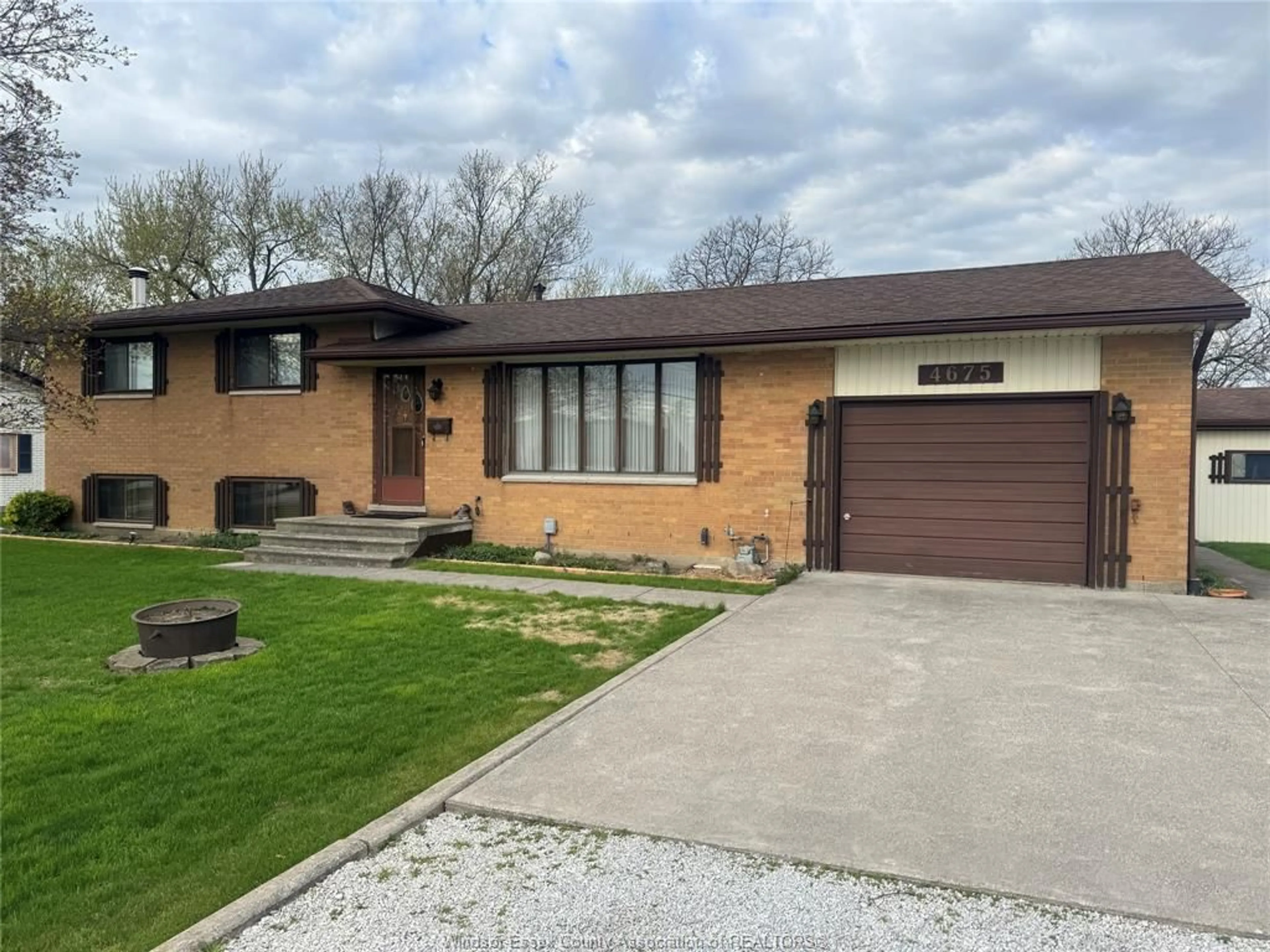Home with brick exterior material, street for 4675 HURON CHURCH LINE, LaSalle Ontario N9H 1H5