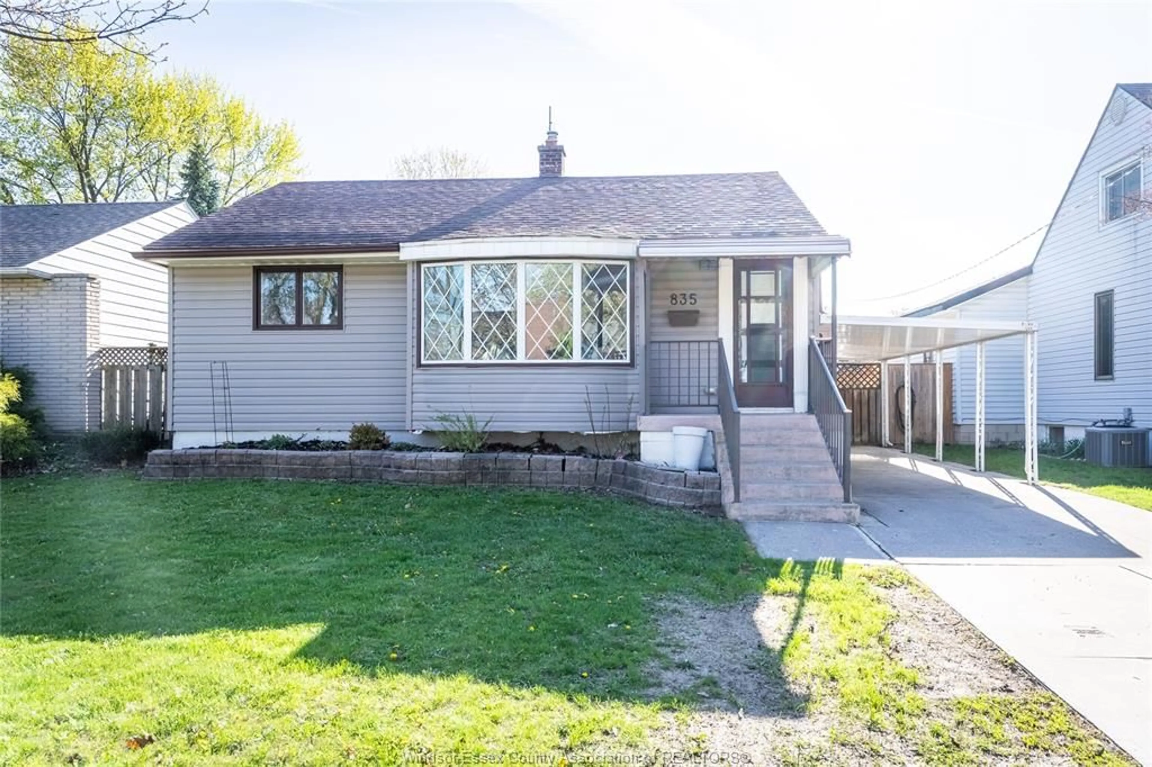 Unknown for 835 FRANCOIS Crt, Windsor Ontario N8Y 3W5