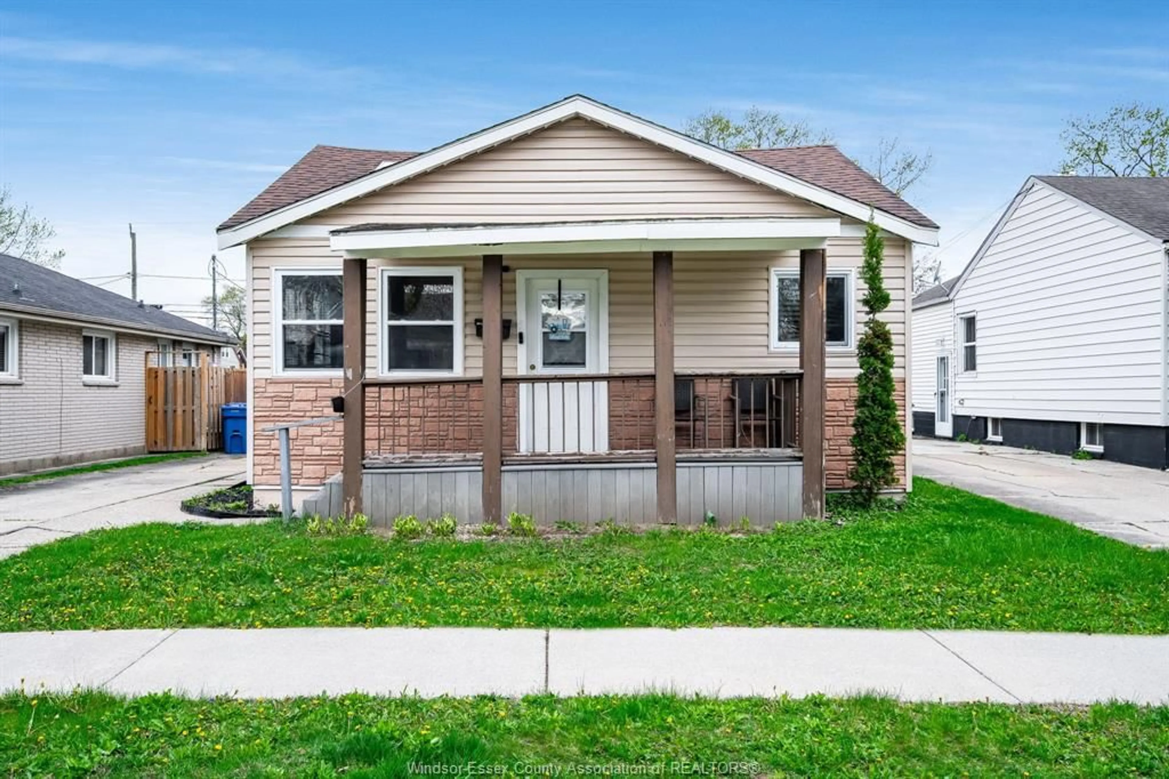 Home with vinyl exterior material, street for 1451 Aubin, Windsor Ontario N8Y 4E8