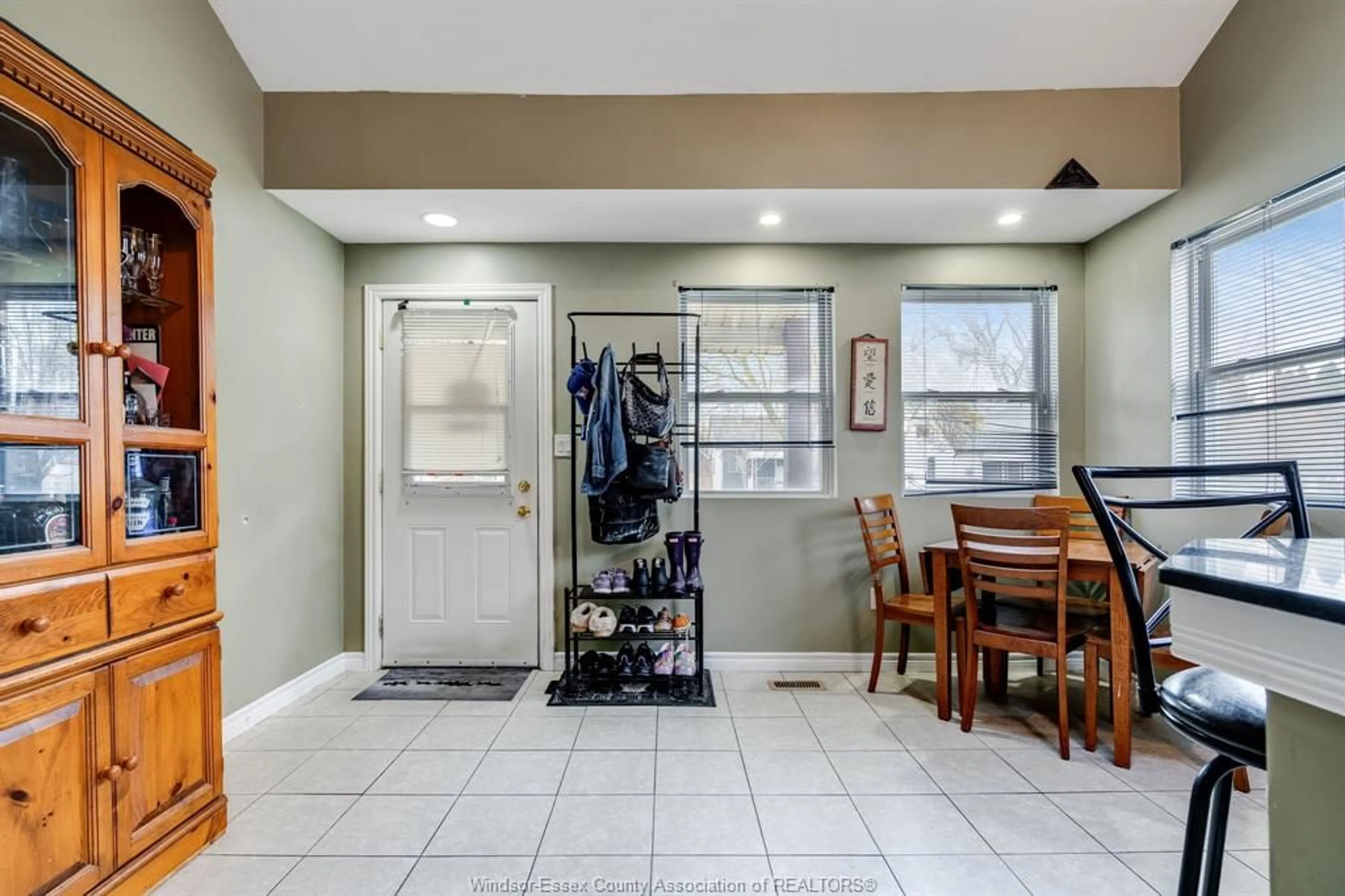 Indoor entryway for 1451 Aubin, Windsor Ontario N8Y 4E8