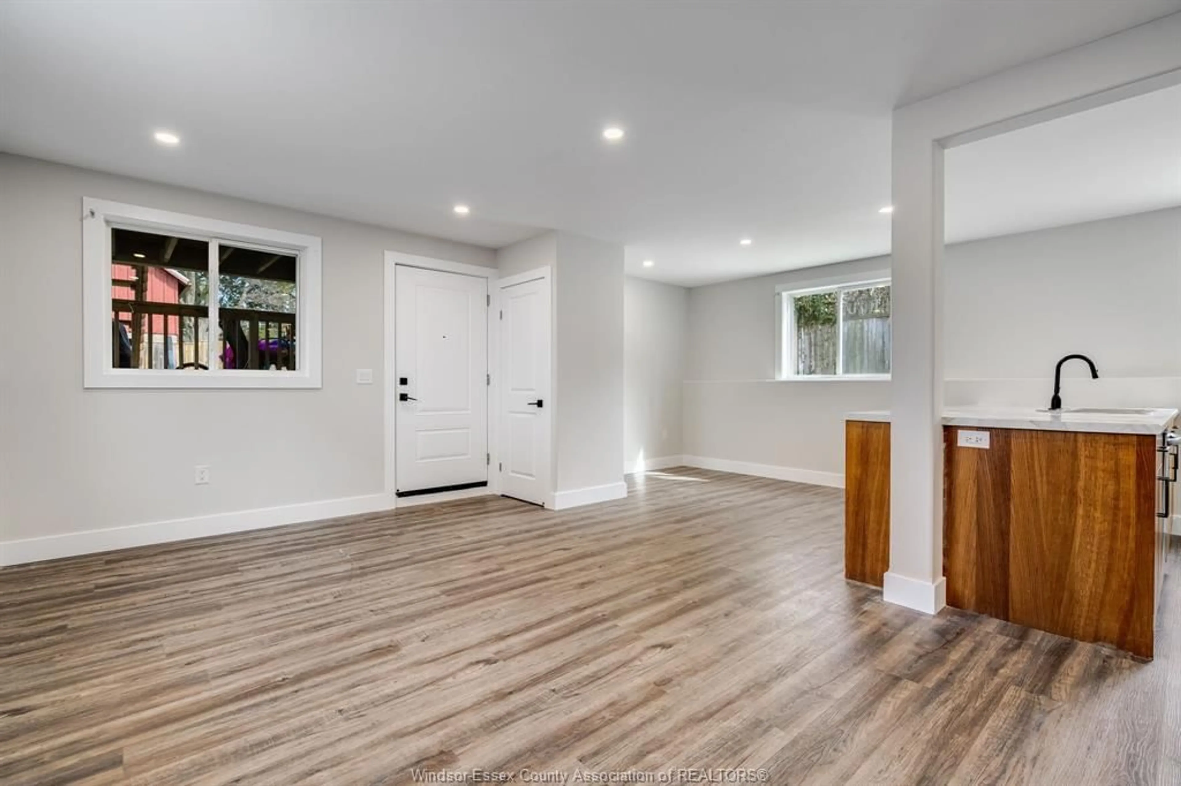 Indoor entryway for 36 Victoria Ave, Leamington Ontario N8H 2W6