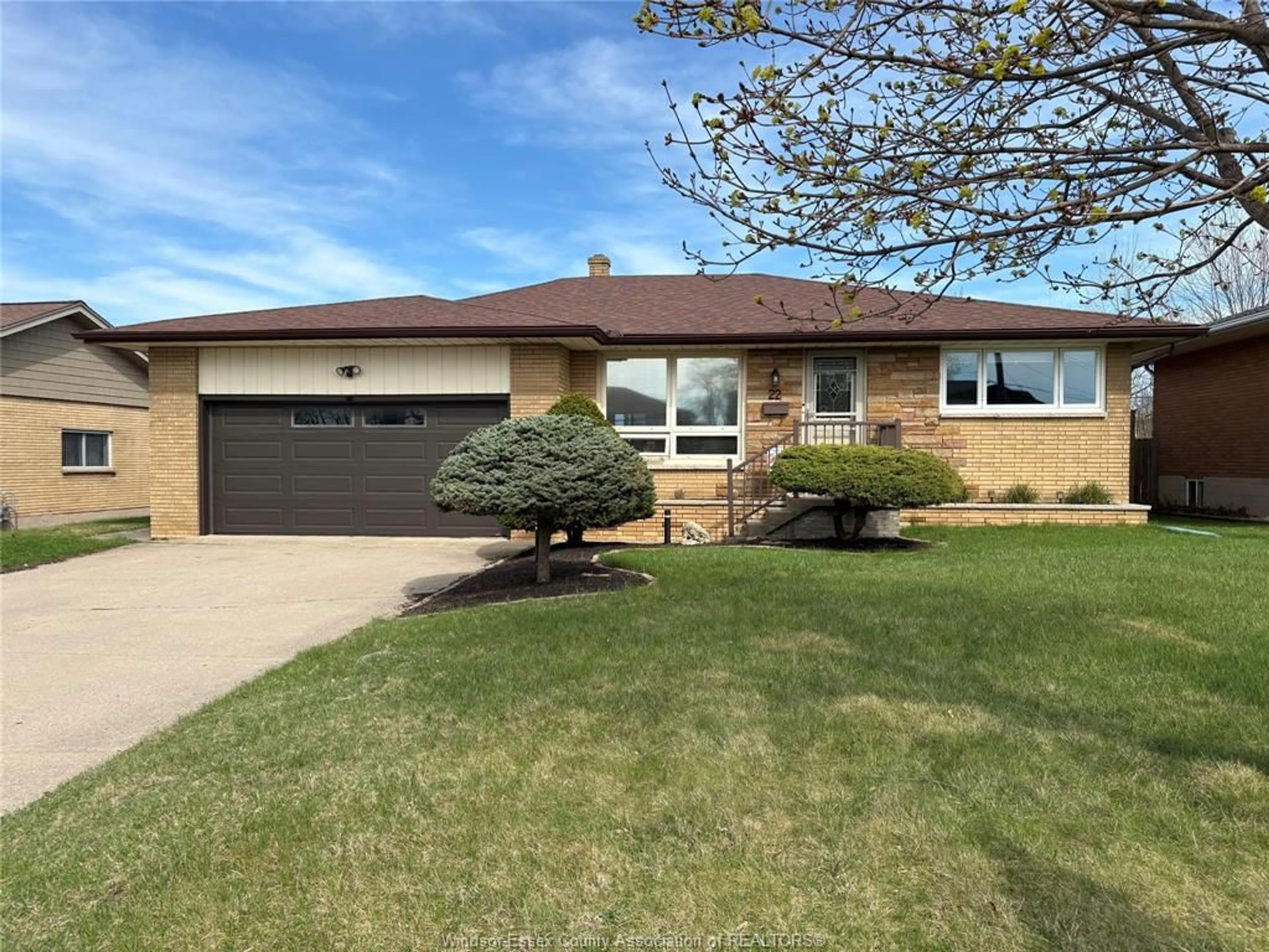 Home with vinyl exterior material, street for 22 ROGER St, Leamington Ontario N8H 3N9