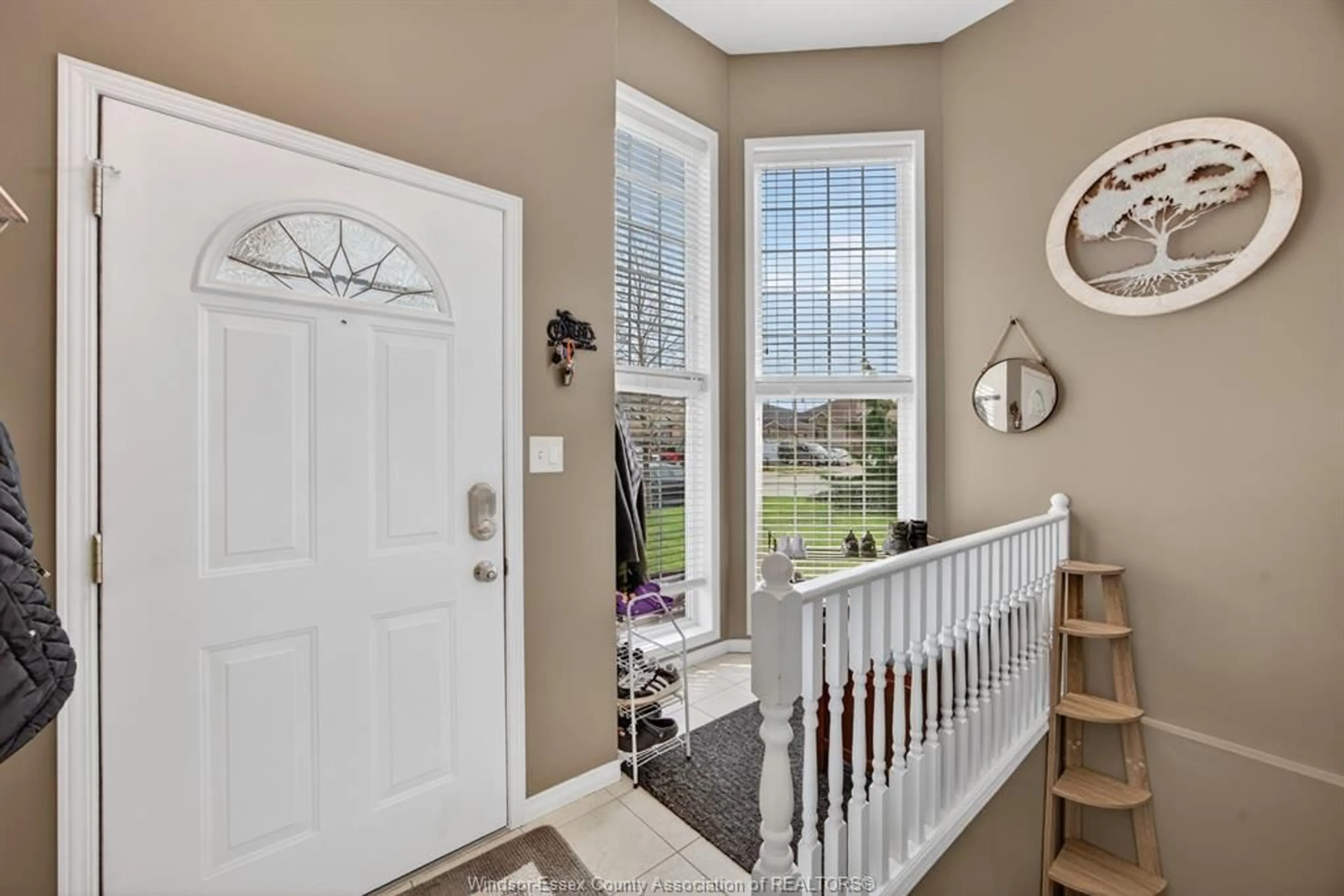 Indoor entryway for 2220 Kevin St, LaSalle Ontario N9H 2R1