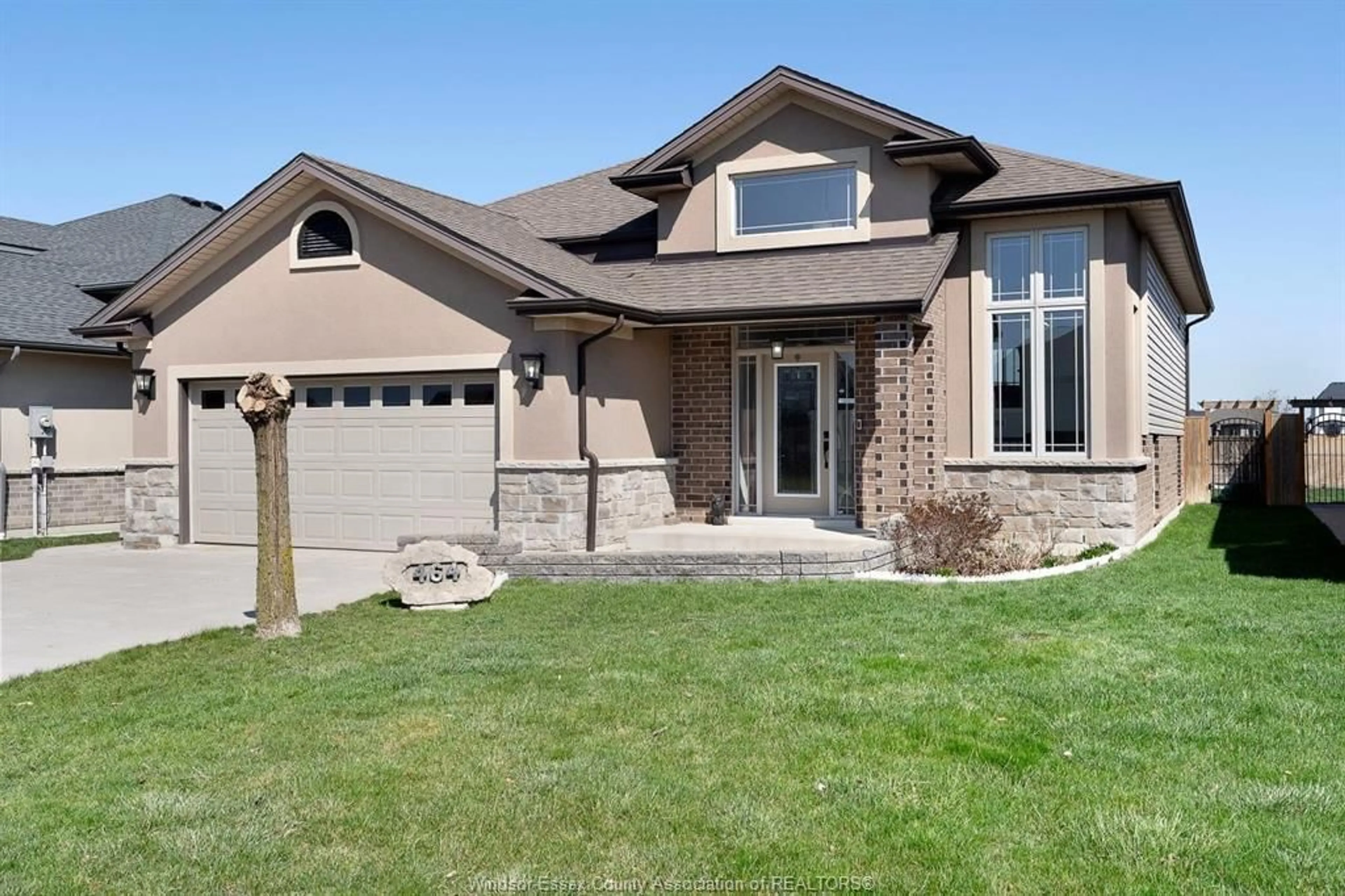 Home with brick exterior material, street for 464 BROWN Cres, Amherstburg Ontario N9V 4E1