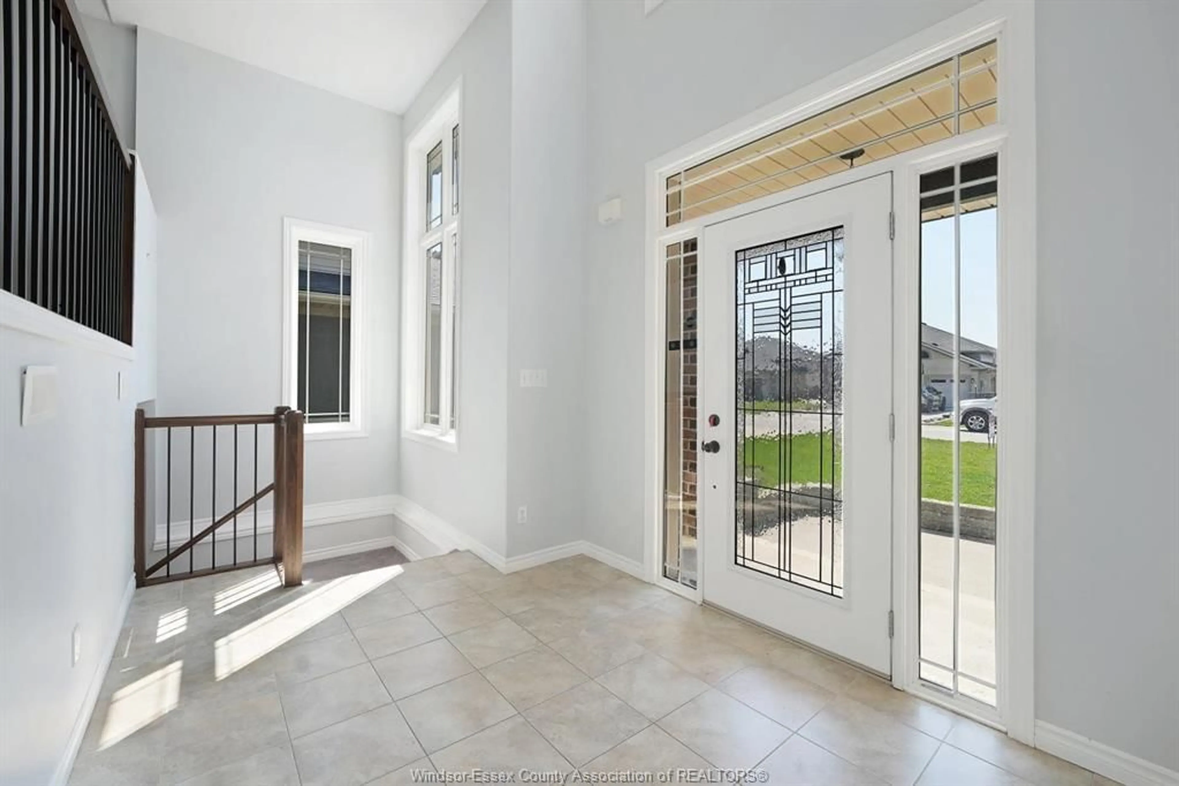 Indoor entryway for 464 BROWN Cres, Amherstburg Ontario N9V 4E1