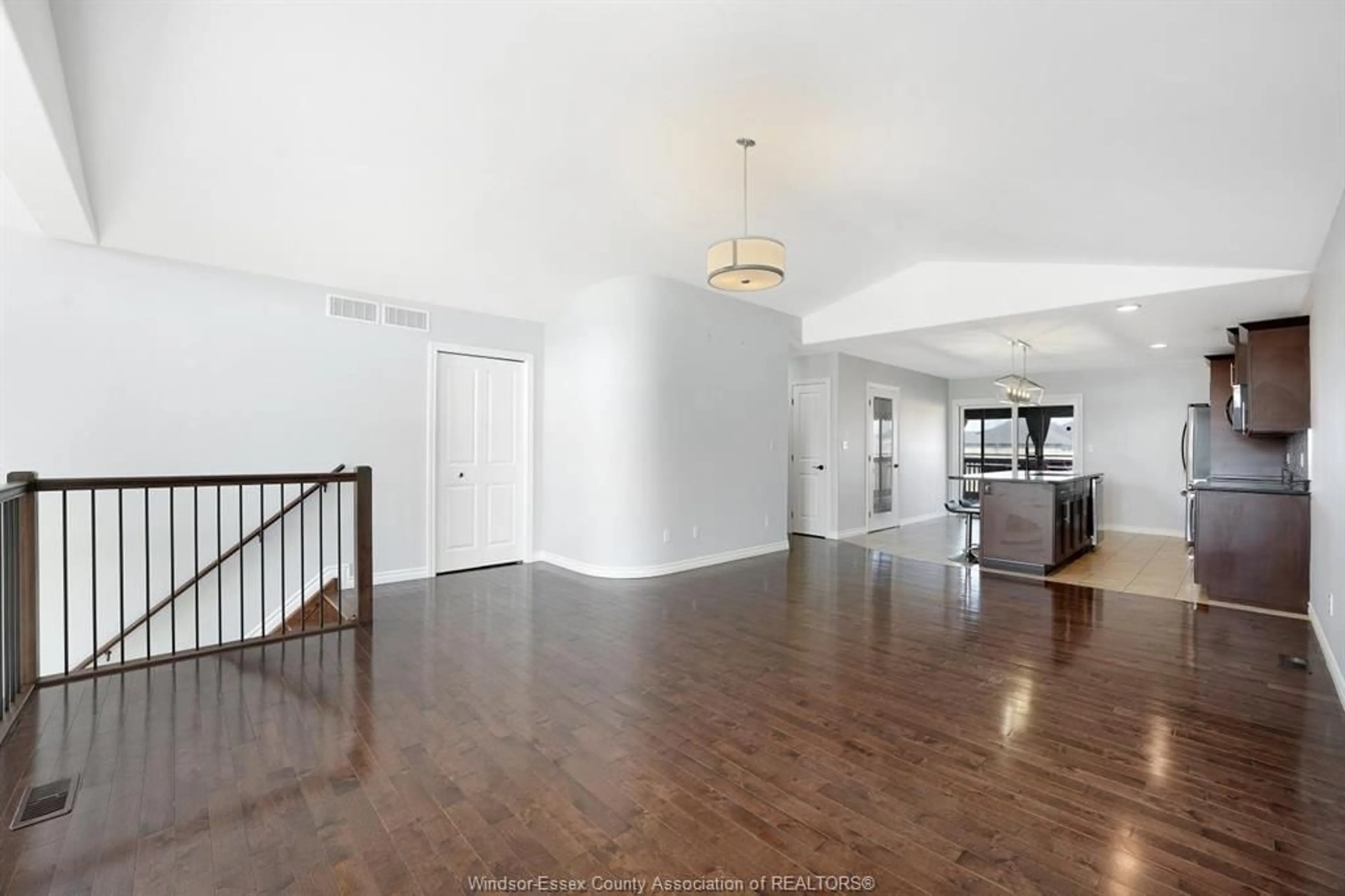 Indoor foyer for 464 BROWN Cres, Amherstburg Ontario N9V 4E1