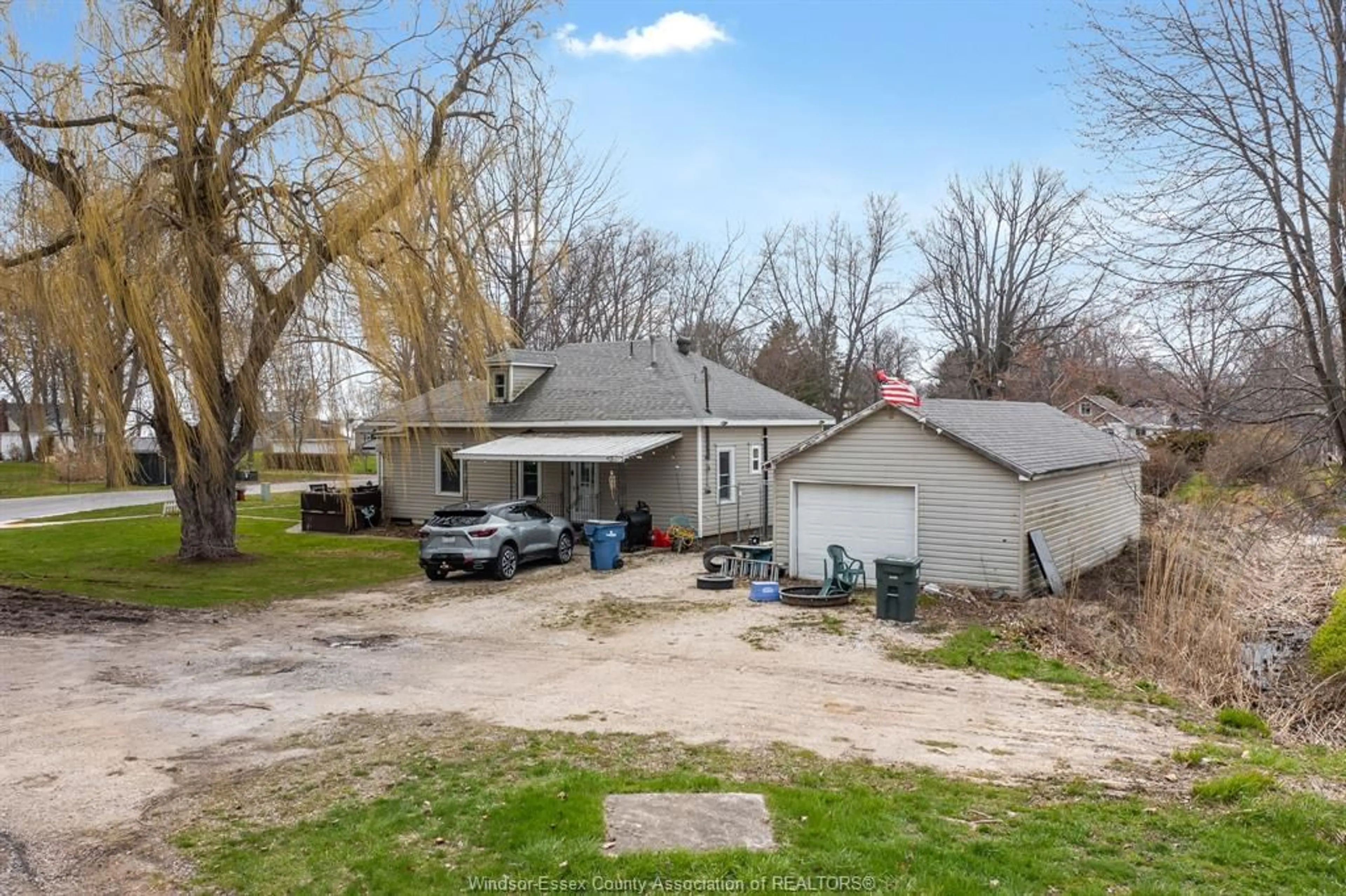 A pic from outside/outdoor area/front of a property/back of a property/a pic from drone, street for 820 TOWANDA Blvd, Erie Beach Ontario N0P 1A0