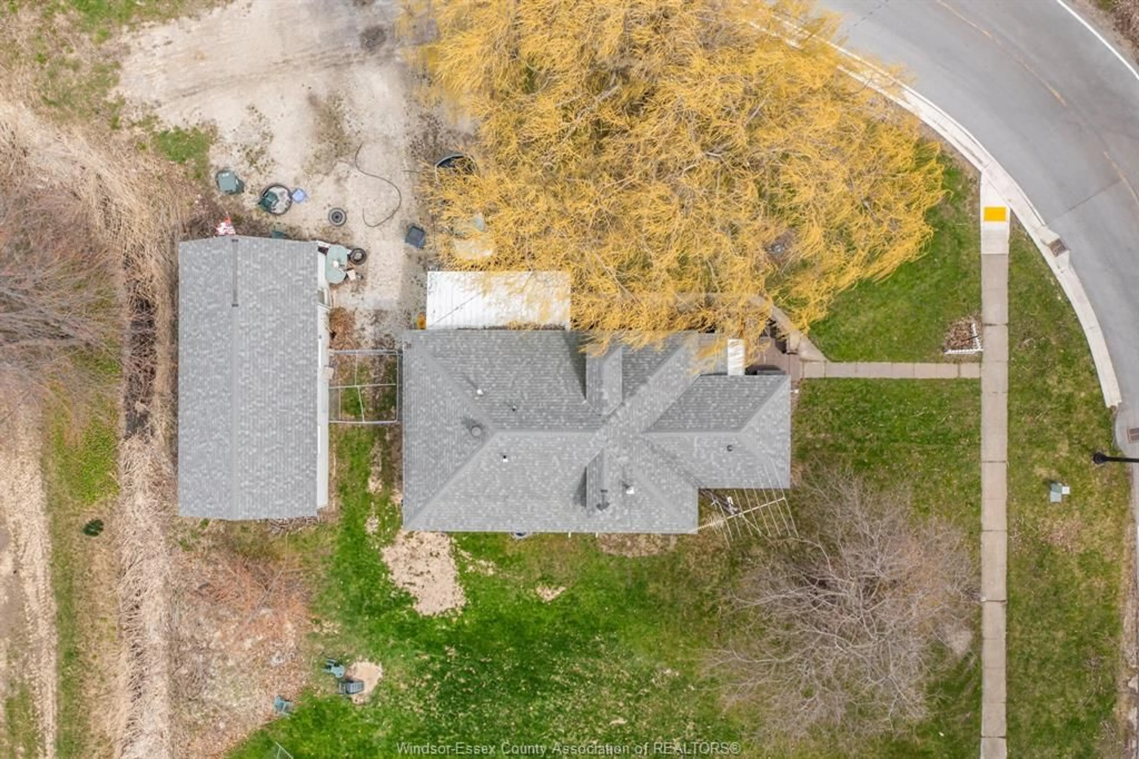 A pic from outside/outdoor area/front of a property/back of a property/a pic from drone, street for 820 TOWANDA Blvd, Erie Beach Ontario N0P 1A0