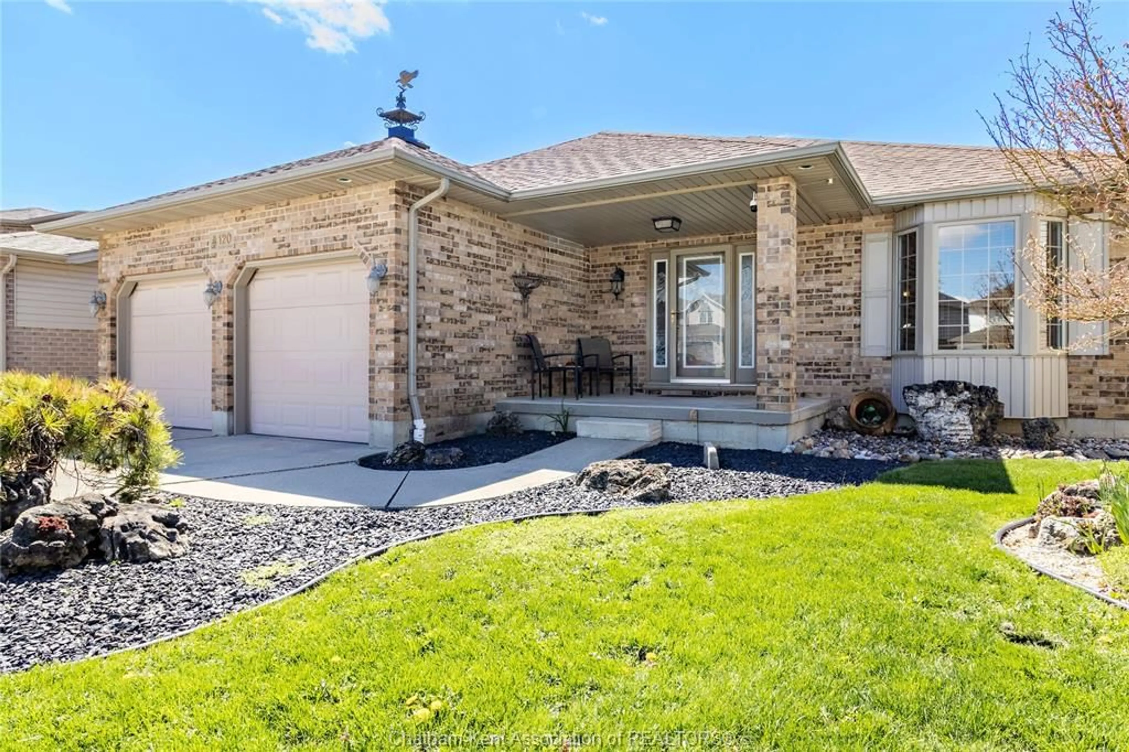 Home with brick exterior material, street for 120 CARTIER Pl, Chatham Ontario N7L 5R1