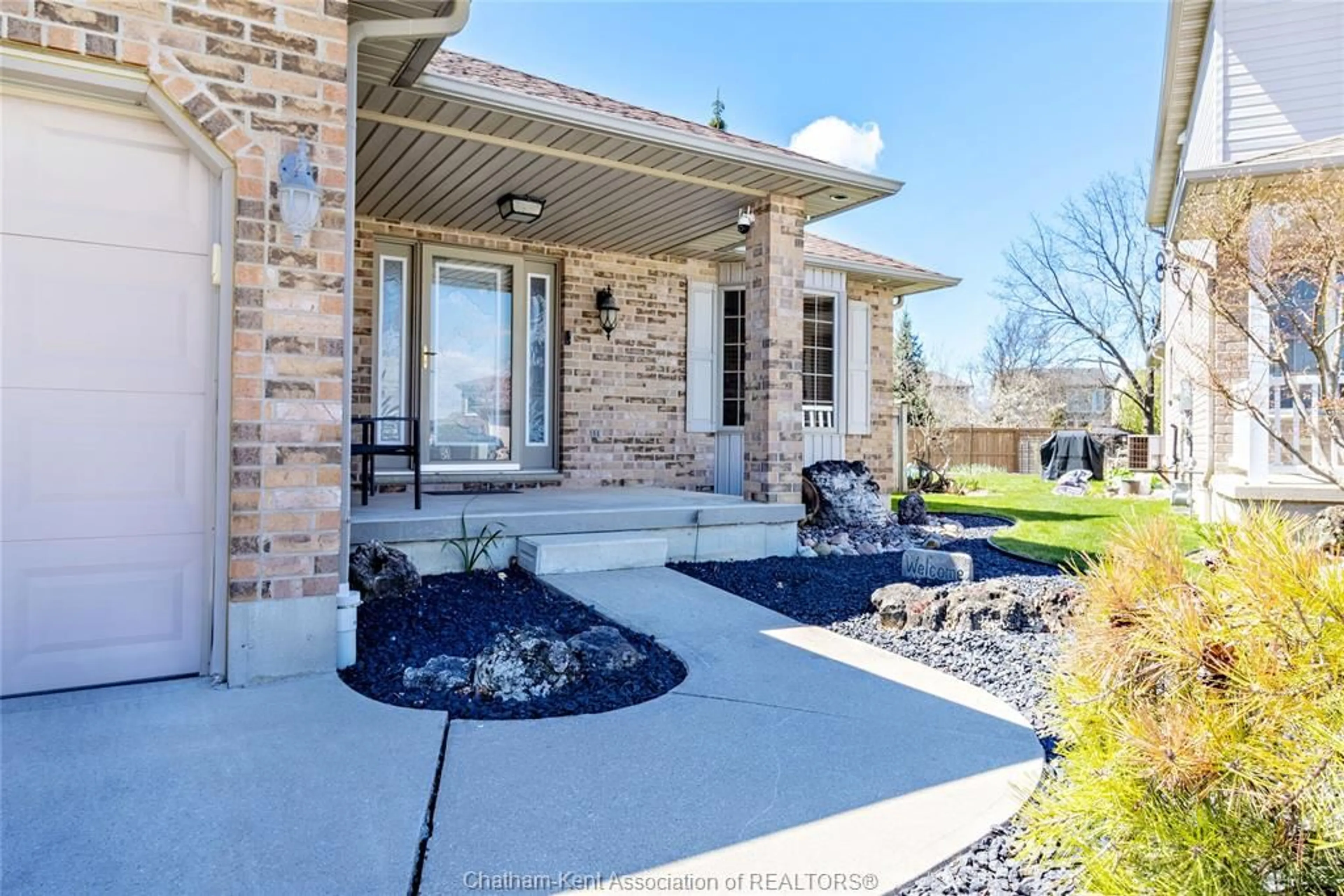 Home with brick exterior material, street for 120 CARTIER Pl, Chatham Ontario N7L 5R1