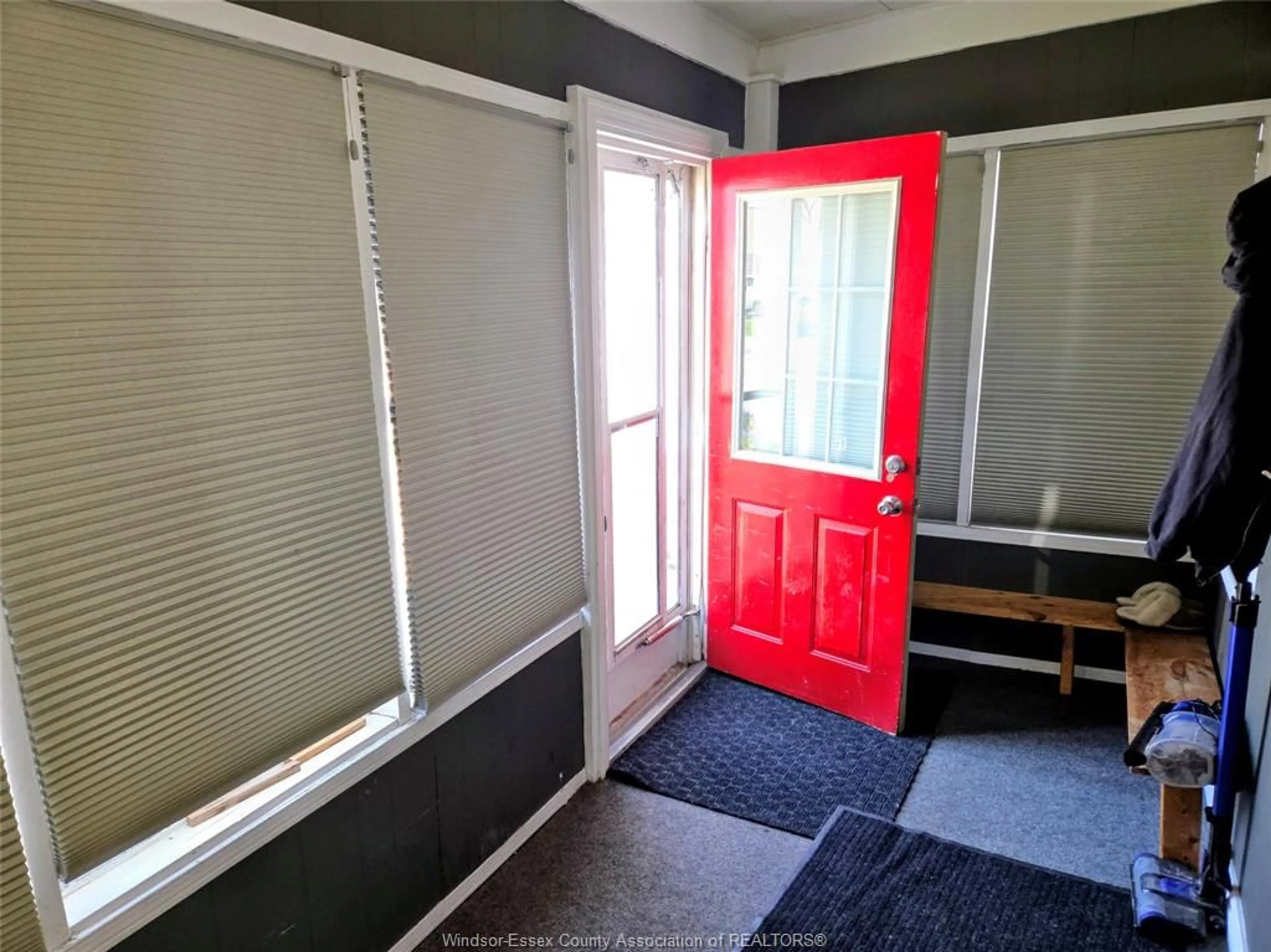 Unknown for 663 HILDEGARDE St, Windsor Ontario N8X 2Z7