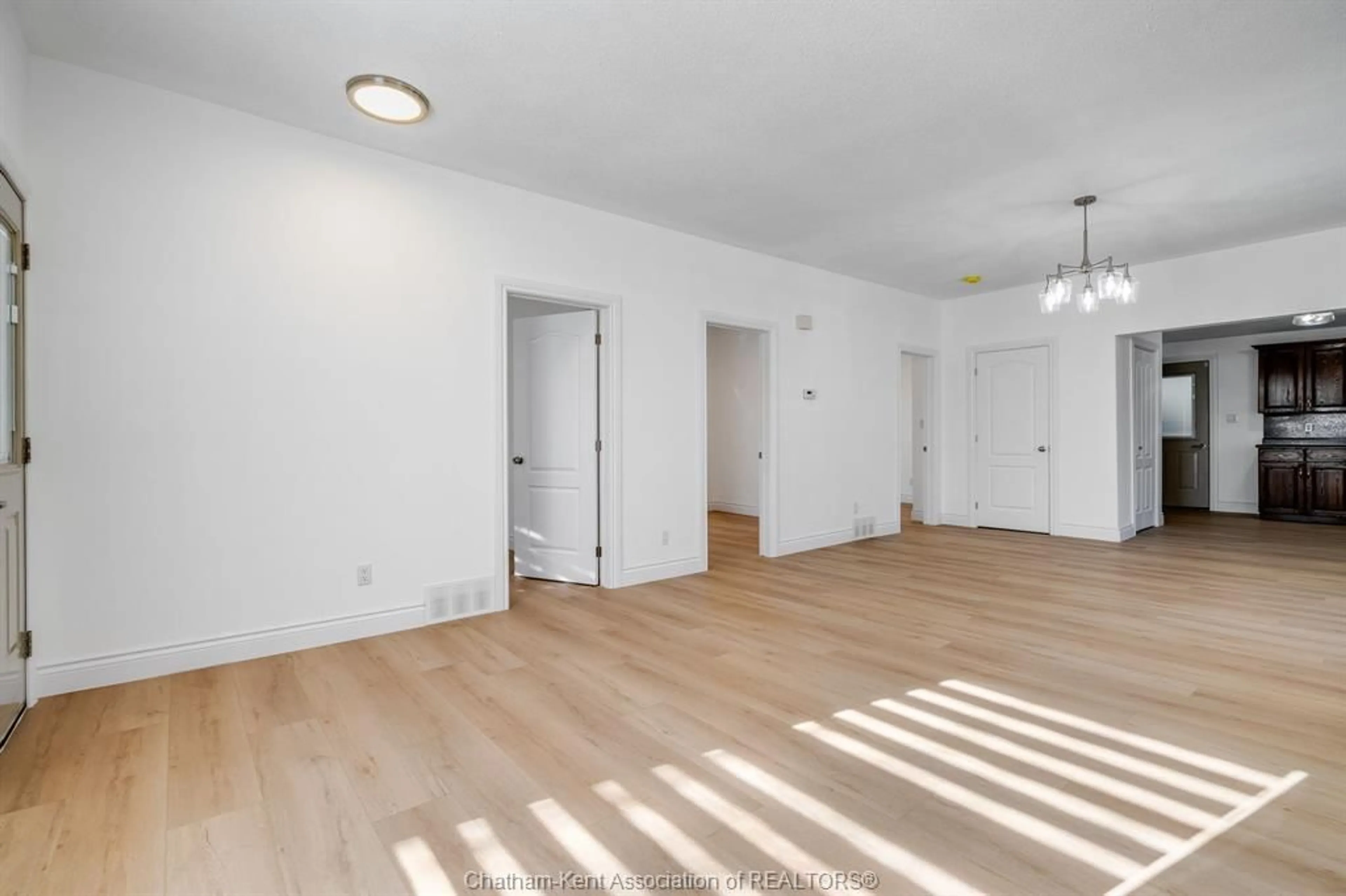 A pic of a room for 35 Chestnut St, Leamington Ontario N8H 3K4