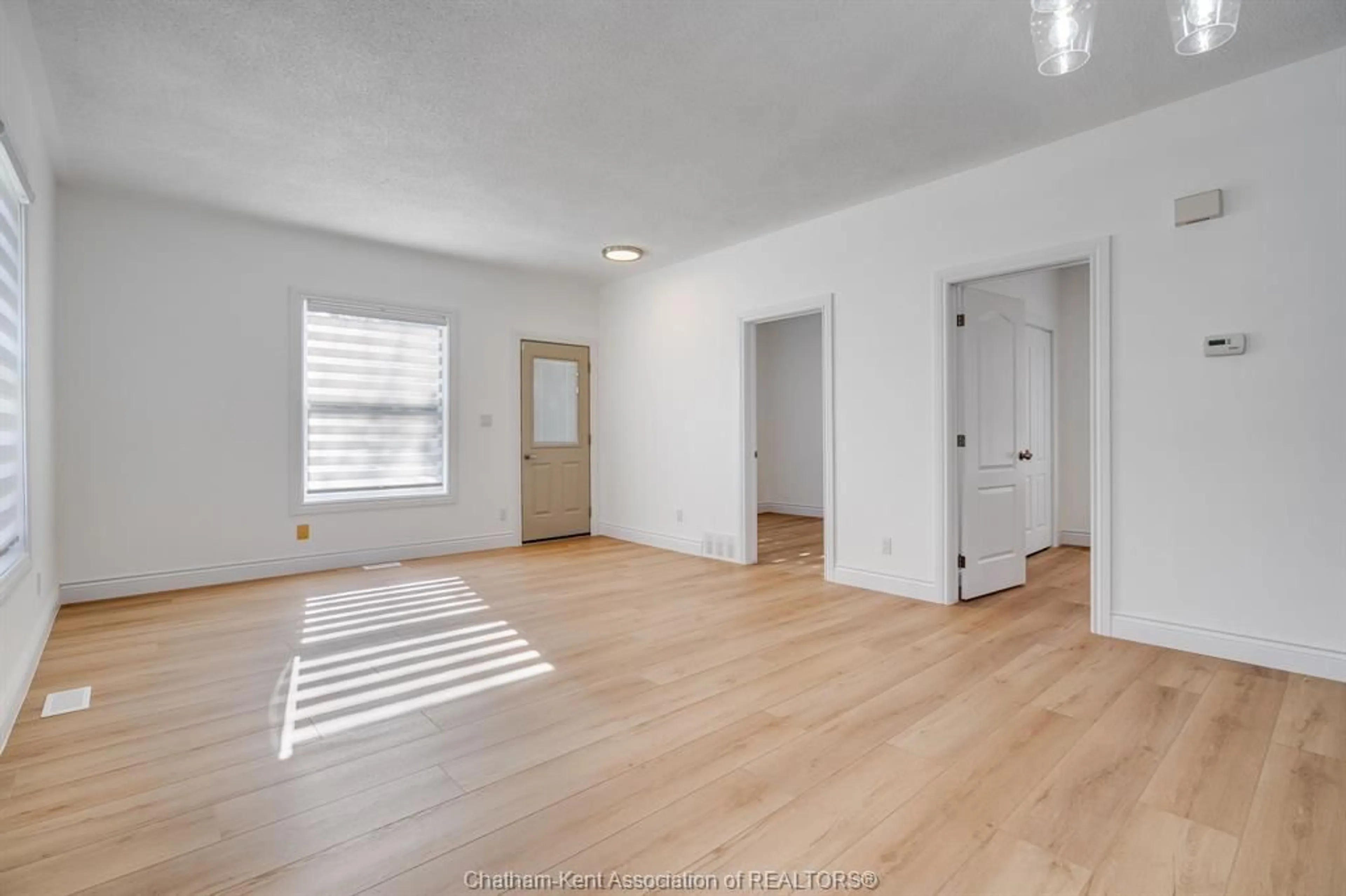 A pic of a room for 35 Chestnut St, Leamington Ontario N8H 3K4