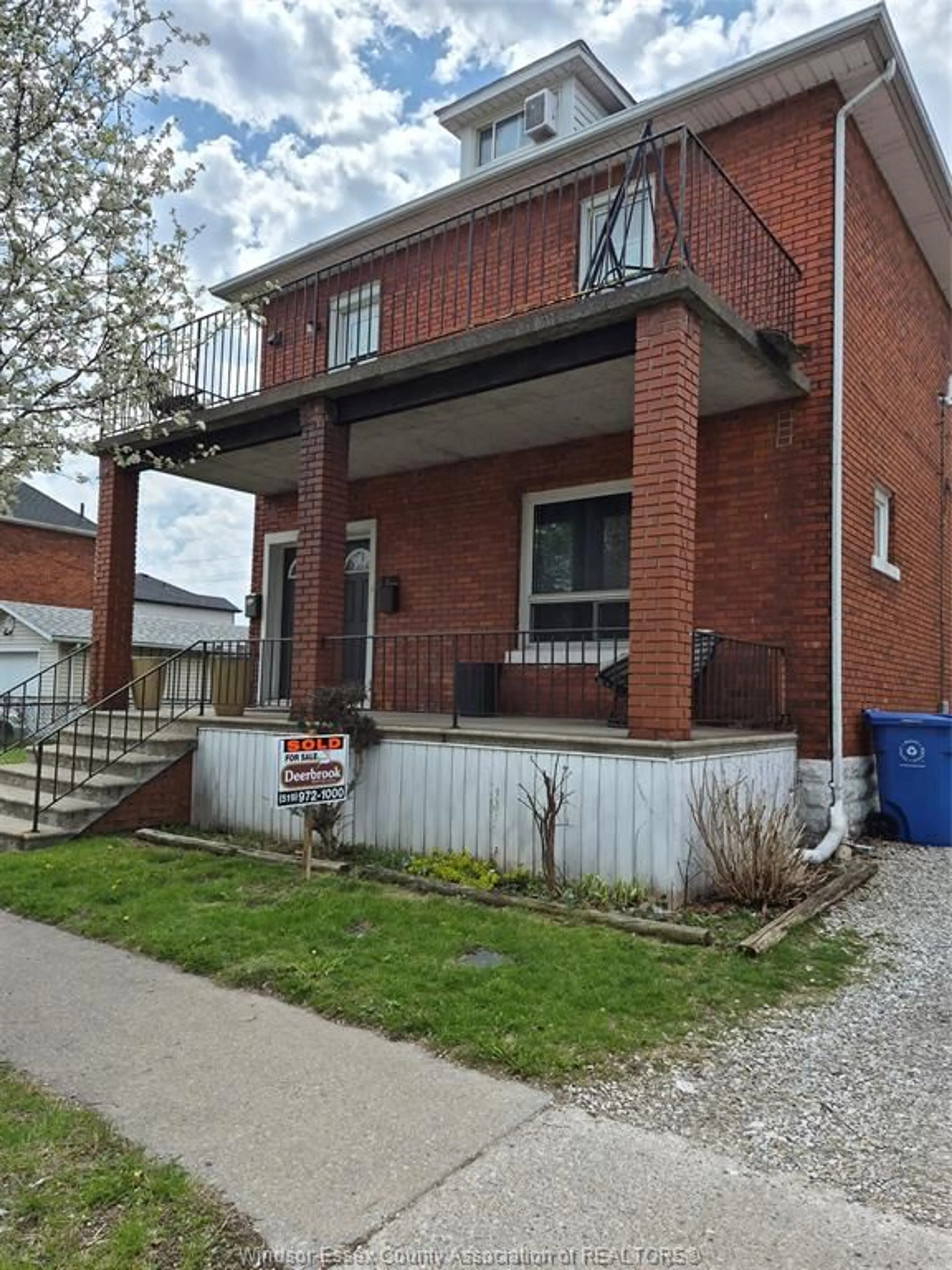Home with brick exterior material, building for 1381-83 WELLINGTON, Windsor Ontario N8X 2C1