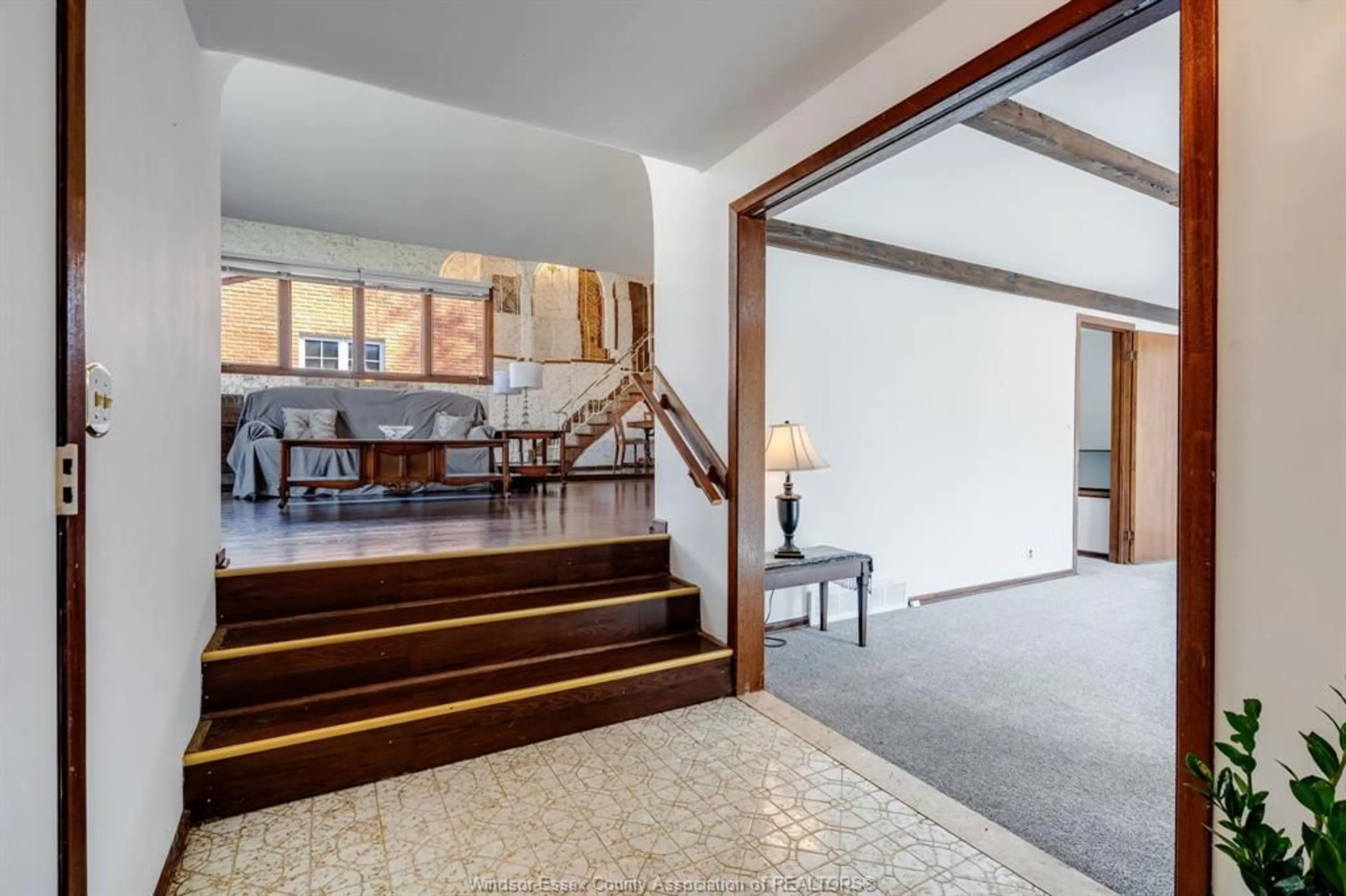 Indoor foyer for 3770 Huntington, Windsor Ontario N9E 3W8