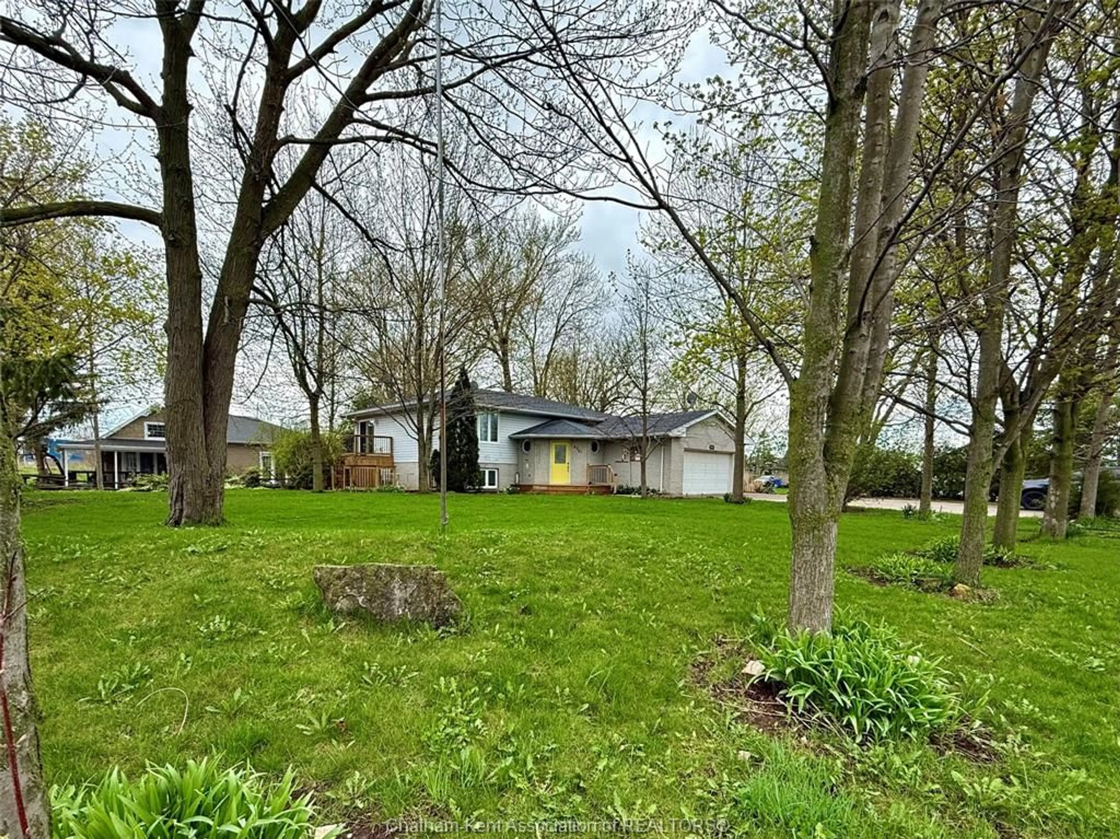 A pic from outside/outdoor area/front of a property/back of a property/a pic from drone, unknown for 6201 Main St, Comber Ontario N0P 1J0